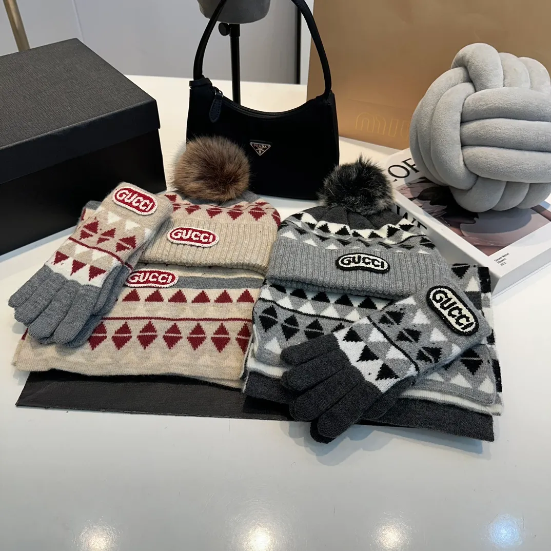 P180 Gucci Gucci scarf, gloves, hat three-piece set, casual and versatile, rabbit wool + cashmere knitted scarf and hat set, warm and fashionable, comfortable and soft texture, versatile style, unisex 💑couple style 😱[wit] winter warm series