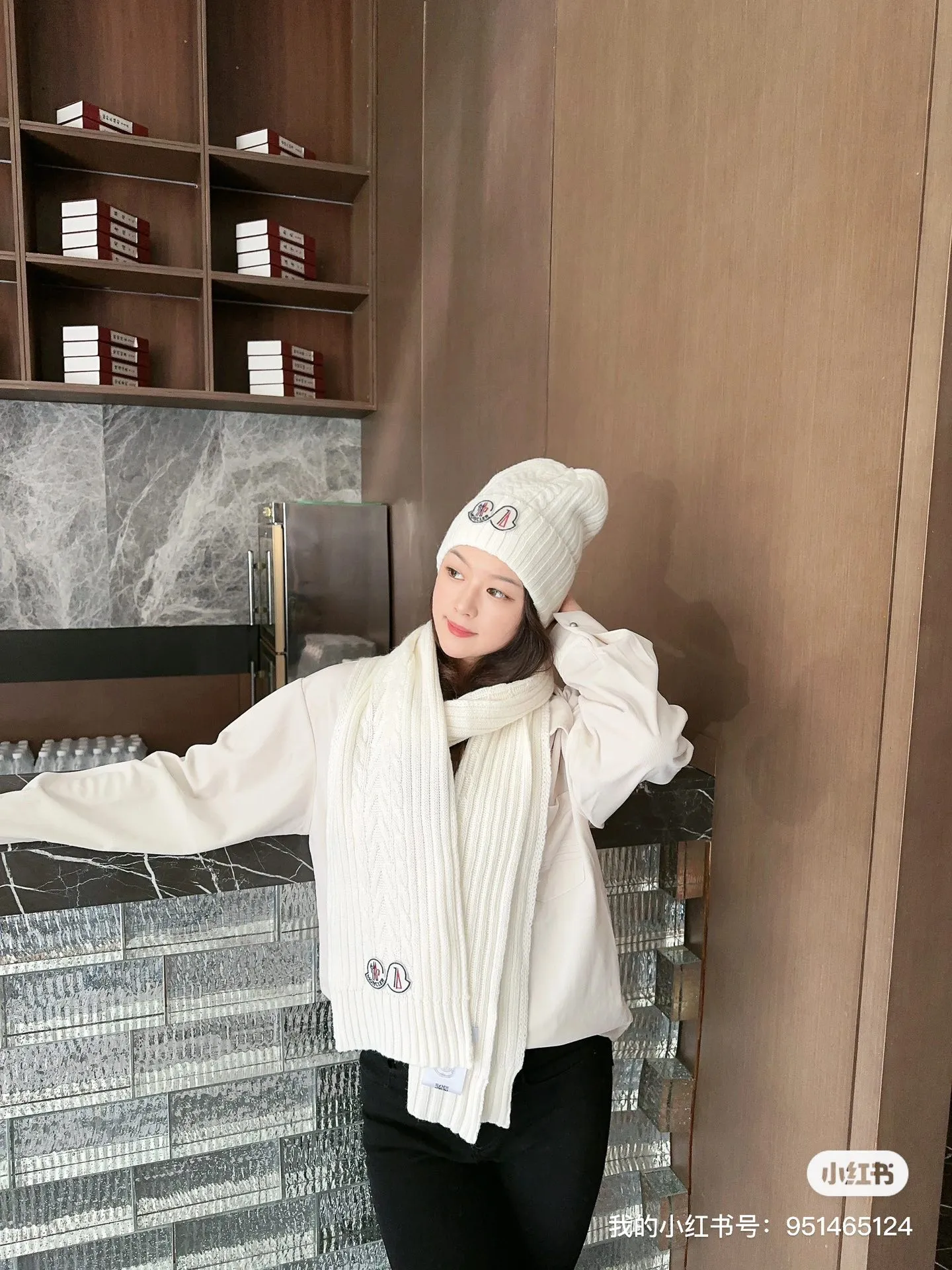 P170 MONCLER classic suit hat! Hat ➕Scarf! Cashmere and Rabbit Velvet Quality! It's warm and super comfortable~A great tool for young ladies to reduce their age in winter~This winter, all you need is a set of hats~It's warm and fashionable! Unisex model! Can be made as a couple model! Complete range of anti-counterfeiting labels and elevators! Many styles, welcome to choose!!