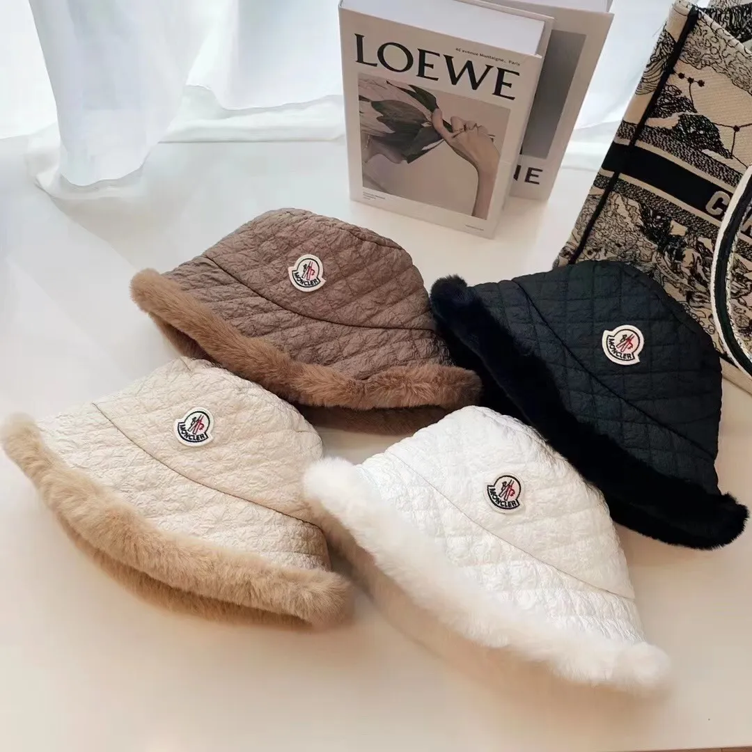 Special batch of 70 Moncler menstrual autumn and winter women's down cotton warm fisherman's hats. Light, warm and comfortable winter fisherman's hats. Diamond-shaped embroidered thread quilted, windproof and cold-proof. Also suitable for babies with large head circumferences.