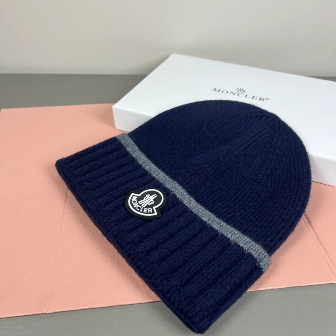 P56 comes with dust bag MONCLER mouth covering 🎩Good quality, high-end atmosphere, super popular 💖The texture is great, it is very easy to match when out on the street! Fashion trends! A must-have item for going out, the same style for men and women, get it now!