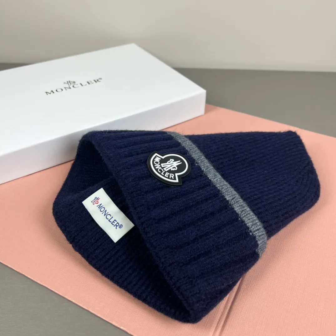 P56 comes with dust bag MONCLER mouth covering 🎩Good quality, high-end atmosphere, super popular 💖The texture is great, it is very easy to match when out on the street! Fashion trends! A must-have item for going out, the same style for men and women, get it now!
