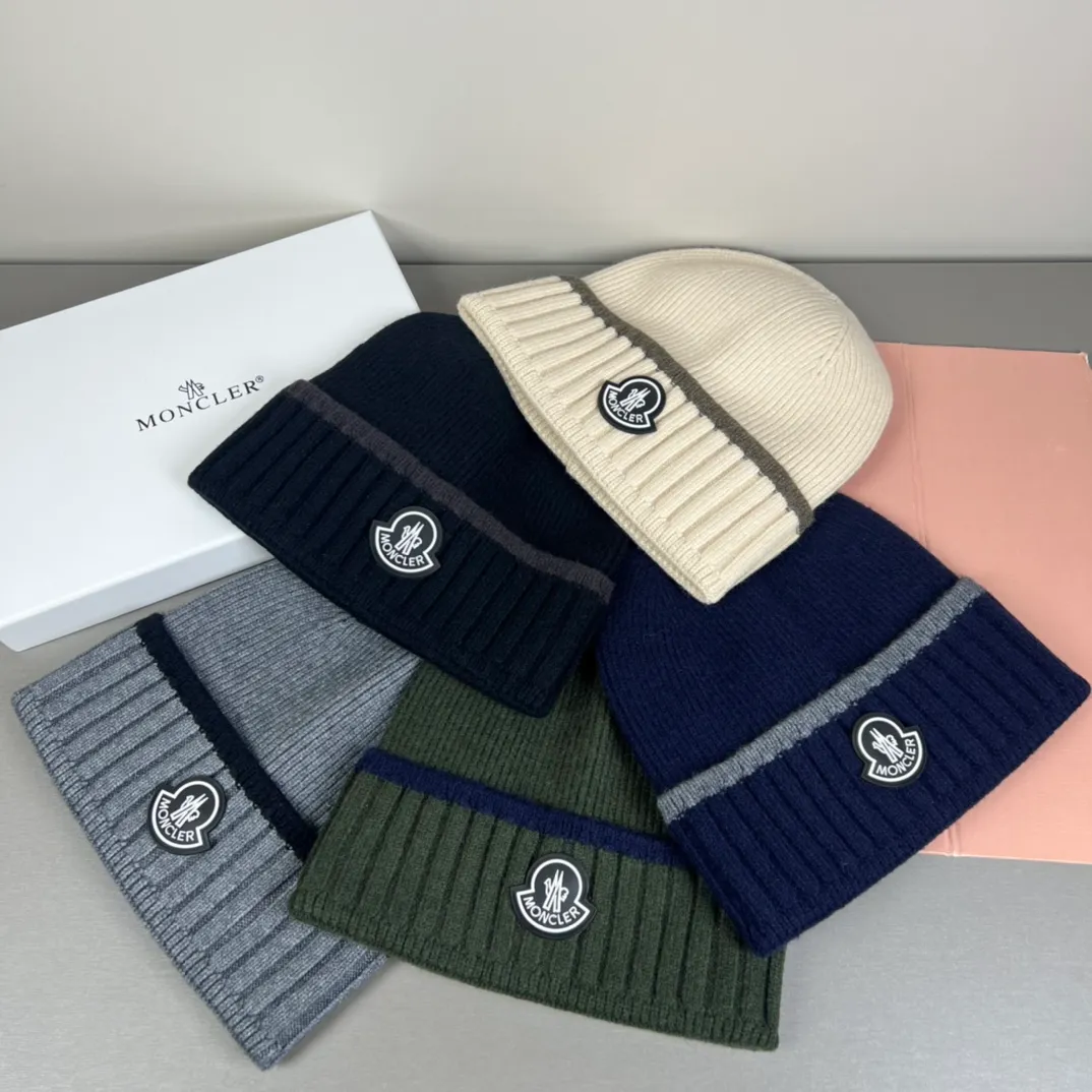 P56 comes with dust bag MONCLER mouth covering 🎩Good quality, high-end atmosphere, super popular 💖The texture is great, it is very easy to match when out on the street! Fashion trends! A must-have item for going out, the same style for men and women, get it now!