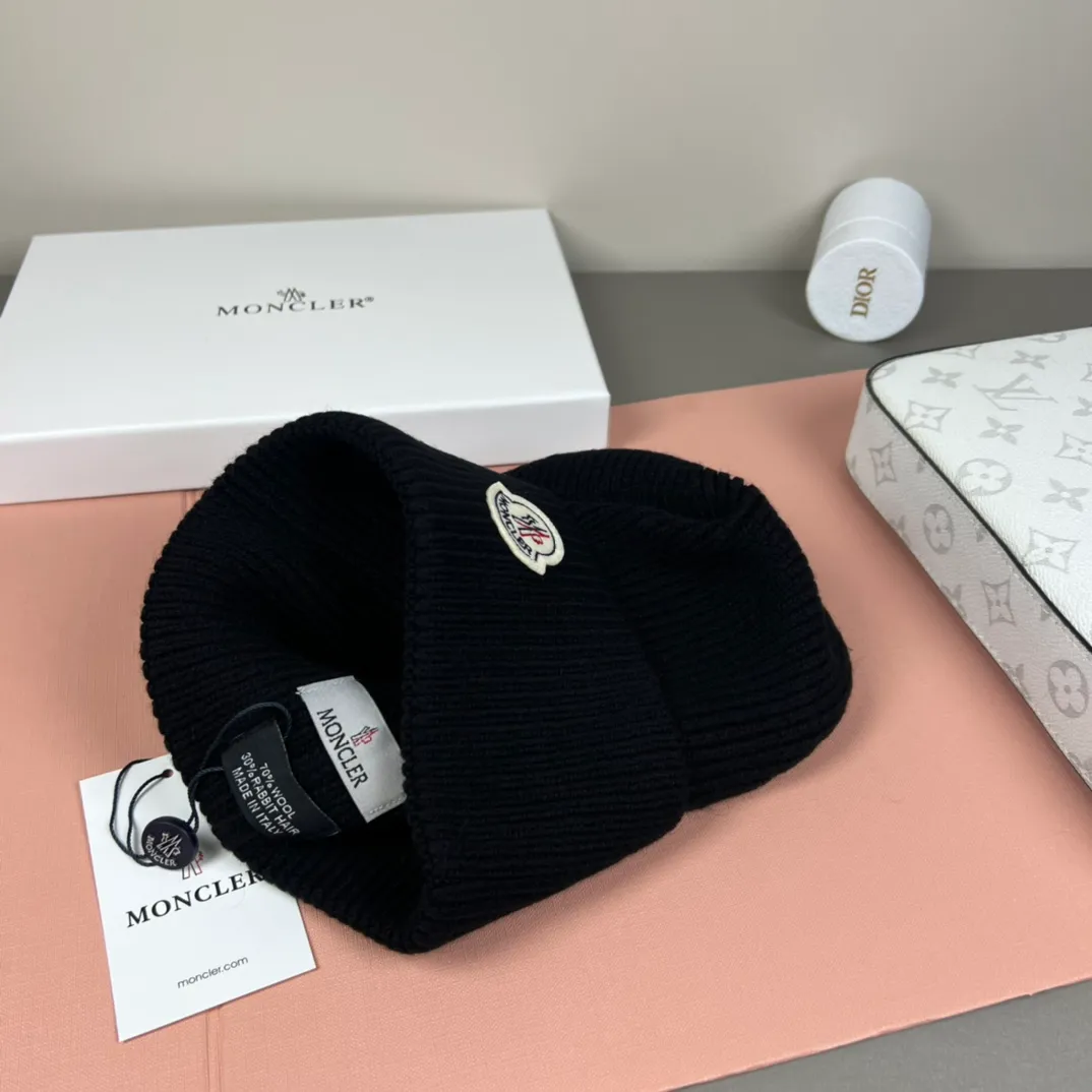 P50 comes with dust bag 🌺【MONCLER】Official website classic model, pay attention to the quality, the only one in the market that pays attention to quality details, 70% wool, 30% rabbit fur knitted hat! The same style for men and women, thicker and warmer, fashionable and popular 🌸First-class quality, the best brand for warmth in autumn and winter, order now, limited edition