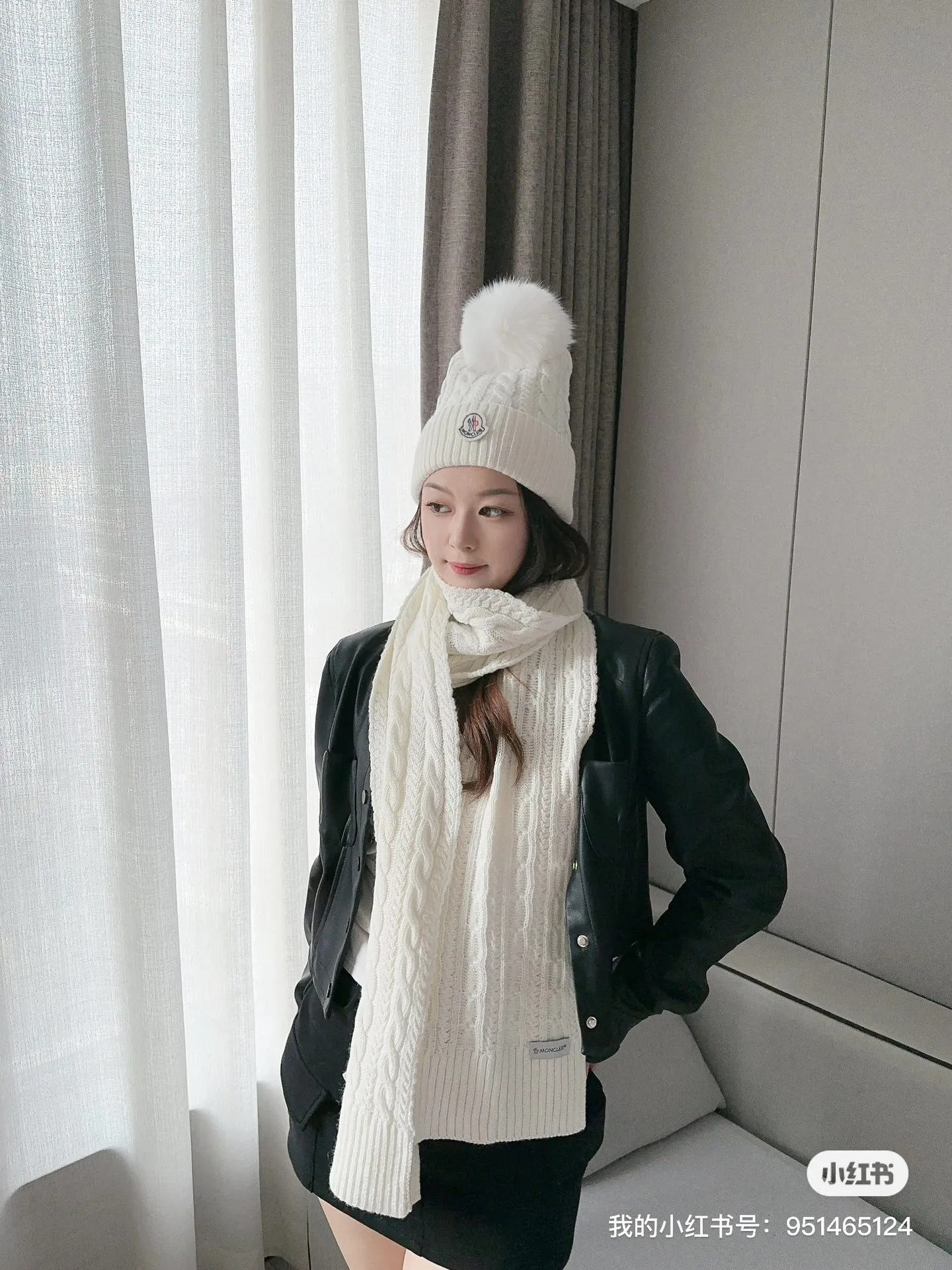 P170 MONCLER classic suit hat! Hat ➕Scarf! Cashmere and Rabbit Velvet Quality! It's warm and super comfortable~A great tool for young ladies to reduce their age in winter~This winter, all you need is a set of hats~It's warm and fashionable! Unisex model! Can be made as a couple model! Complete range of anti-counterfeiting labels and elevators! Many styles, welcome to choose!!