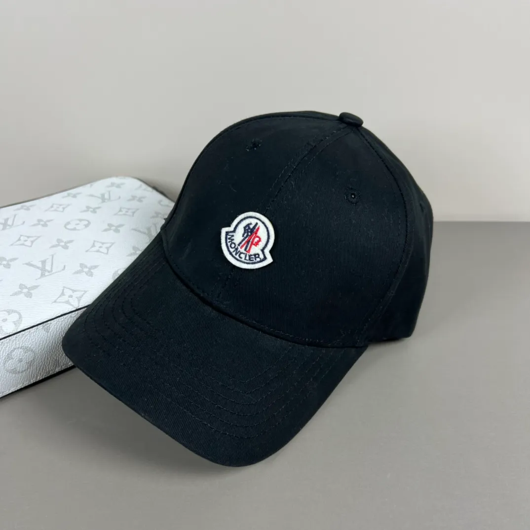 P56 comes with dust bag MONCLER mouth covering 🎩Good quality, high-end atmosphere, super popular 💖The texture is great, it is very easy to match when out on the street! Fashion trends! A must-have item for going out, the same style for men and women, get it now!