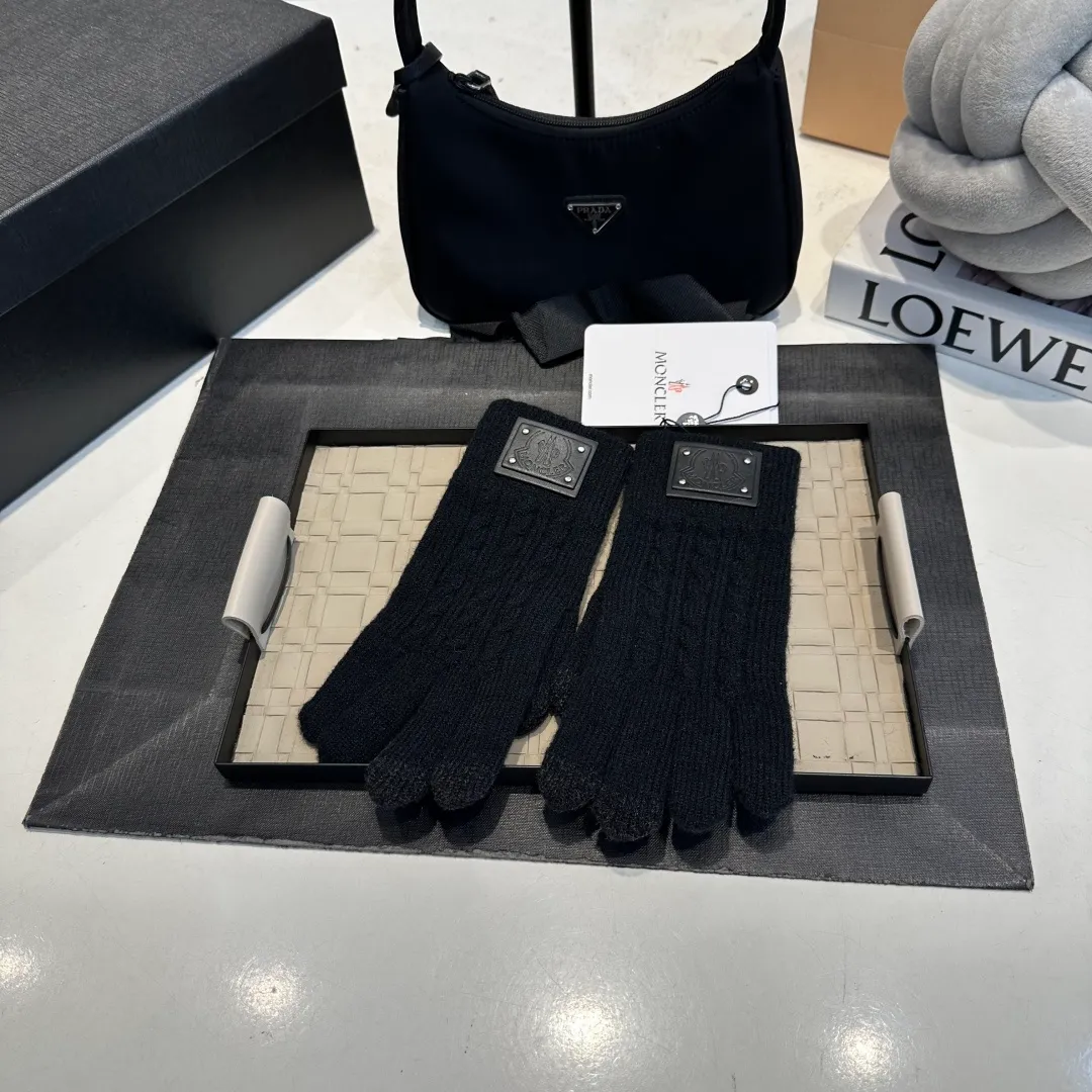 P50 Moncler Suede Gloves for Women with Mouth Mouth, Winter Velvet and Thickened Touch Screen Cycling Bike to Keep Cold and Warm