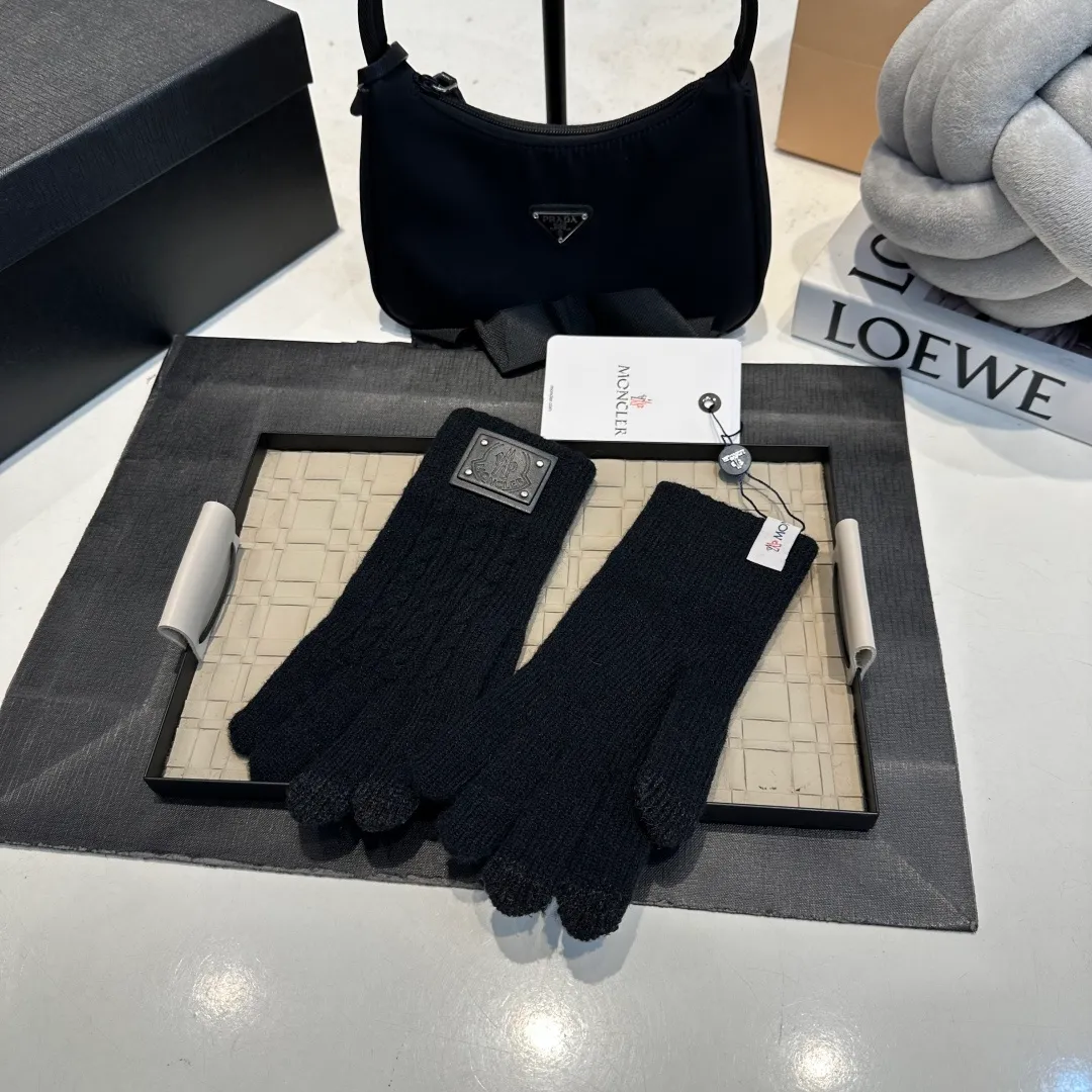 P50 Moncler Suede Gloves for Women with Mouth Mouth, Winter Velvet and Thickened Touch Screen Cycling Bike to Keep Cold and Warm