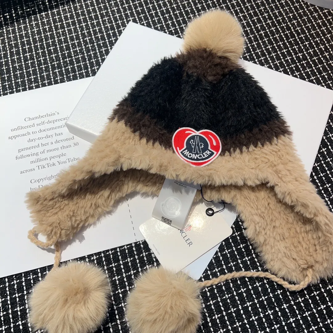 Special batch of 76💰 Moncler Mouth Mouth 🍁Puff Knitted Beanie Hat 🤩🤩The advantage is that the top is super revealing and small, and you get a plush texture‼ ️Sweet and versatile, it can be easily controlled by both big and small heads, and the color is also very high-end. 📸It’s perfect for taking photos when traveling~