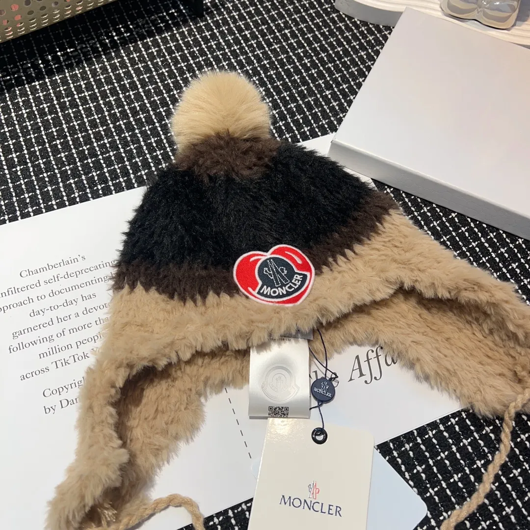 Special batch of 76💰 Moncler Mouth Mouth 🍁Puff Knitted Beanie Hat 🤩🤩The advantage is that the top is super revealing and small, and you get a plush texture‼ ️Sweet and versatile, it can be easily controlled by both big and small heads, and the color is also very high-end. 📸It’s perfect for taking photos when traveling~