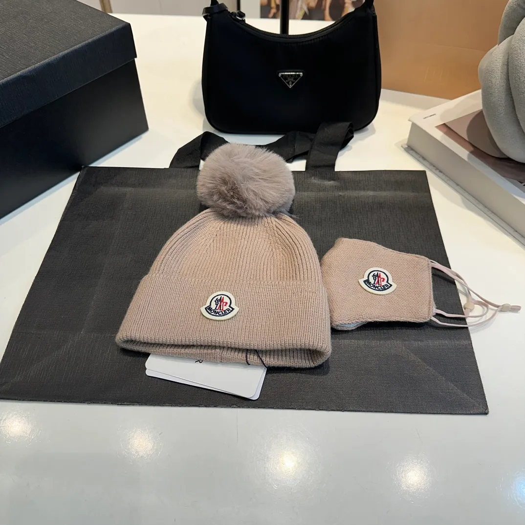 P80 Moncler muzzle hat + mask imitating cold set Autumn and winter women's wool woven warm knitted hat Cashmere soft and waxy texture, authentic quality enjoyment! Original label! High quality in stock!