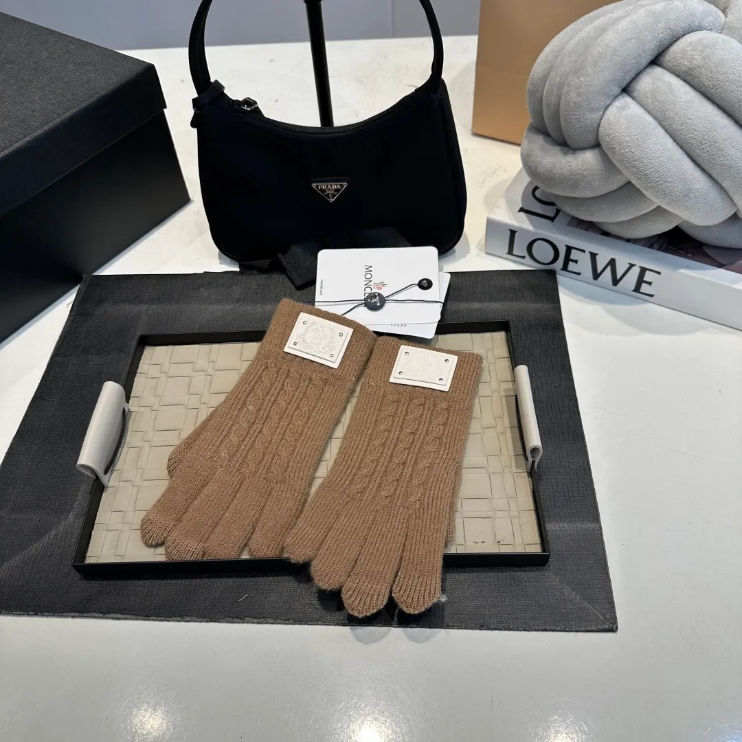 P50 Moncler Suede Gloves for Women with Mouth Mouth, Winter Velvet and Thickened Touch Screen Cycling Bike to Keep Cold and Warm
