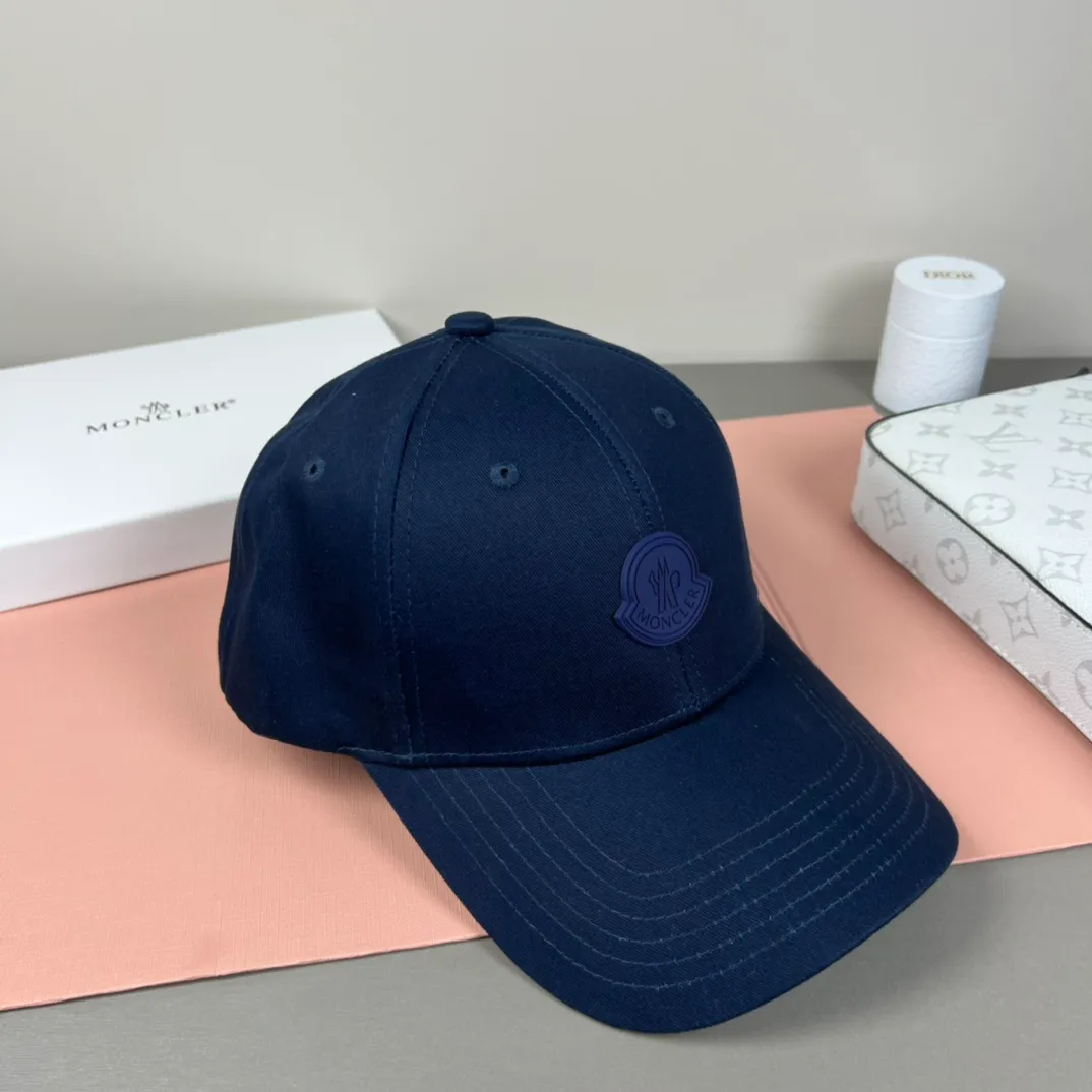 P76 comes with dust bag MONCLER mouth covering 🎩Good quality, high-end atmosphere, super popular 💖The texture is great, it is very easy to match when out on the street! Fashion trends! A must-have item for going out, the same style for men and women, get it now!