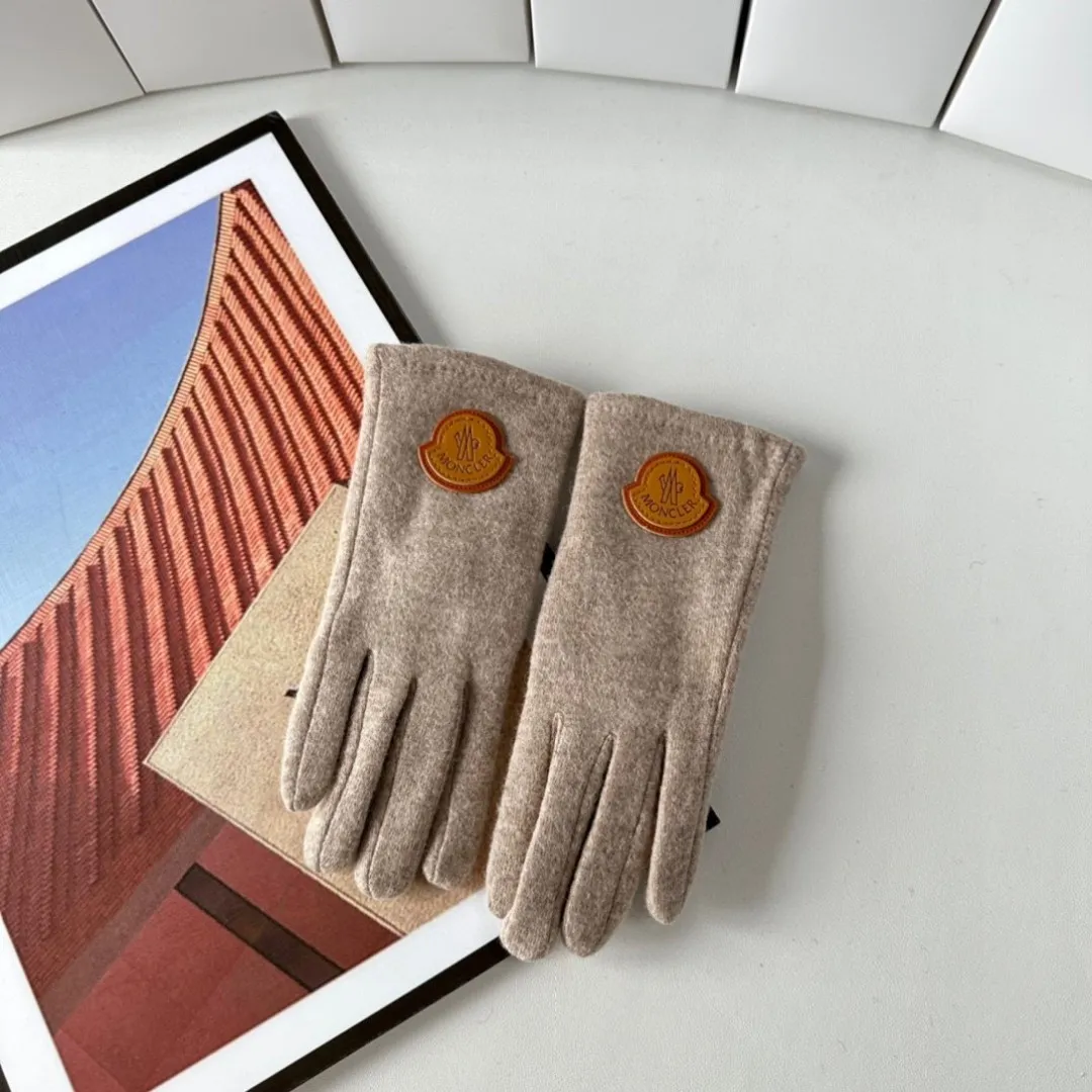 🉐️110 with packaging Moncler new gloves, fashionable gloves, a must-have for autumn and winter, classic and simple💕Super comfortable, soft and versatile!