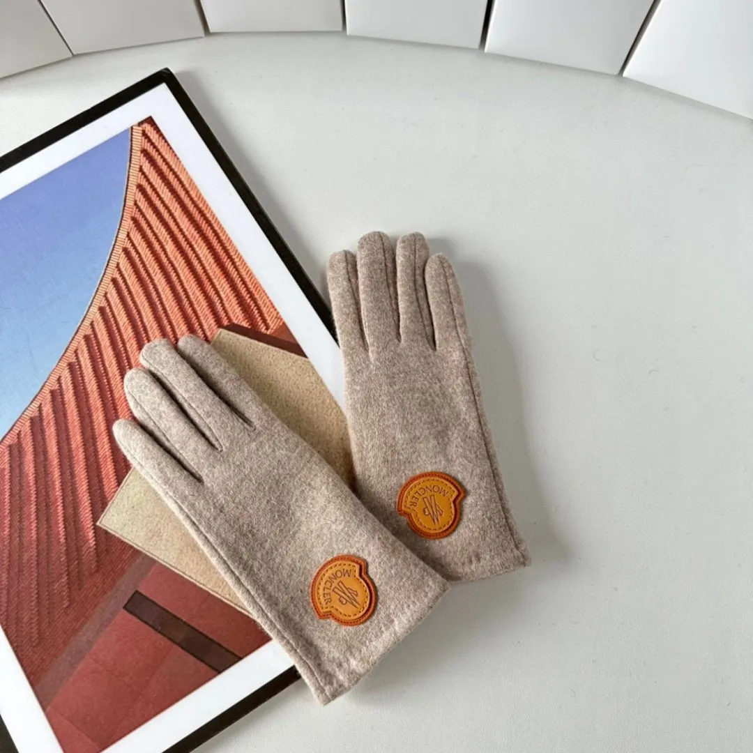 🉐️110 with packaging Moncler new gloves, fashionable gloves, a must-have for autumn and winter, classic and simple💕Super comfortable, soft and versatile!