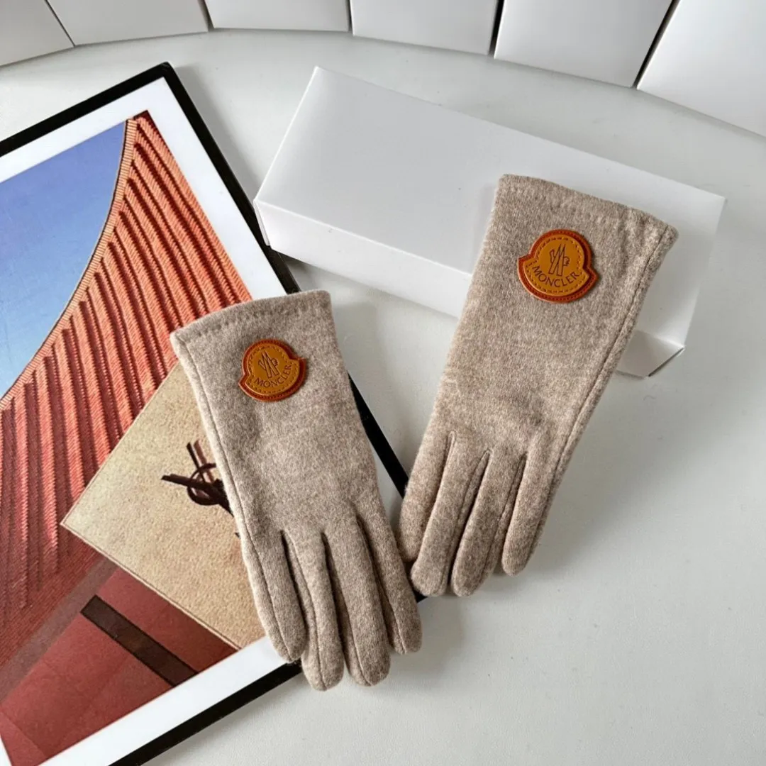 🉐️110 with packaging Moncler new gloves, fashionable gloves, a must-have for autumn and winter, classic and simple💕Super comfortable, soft and versatile!
