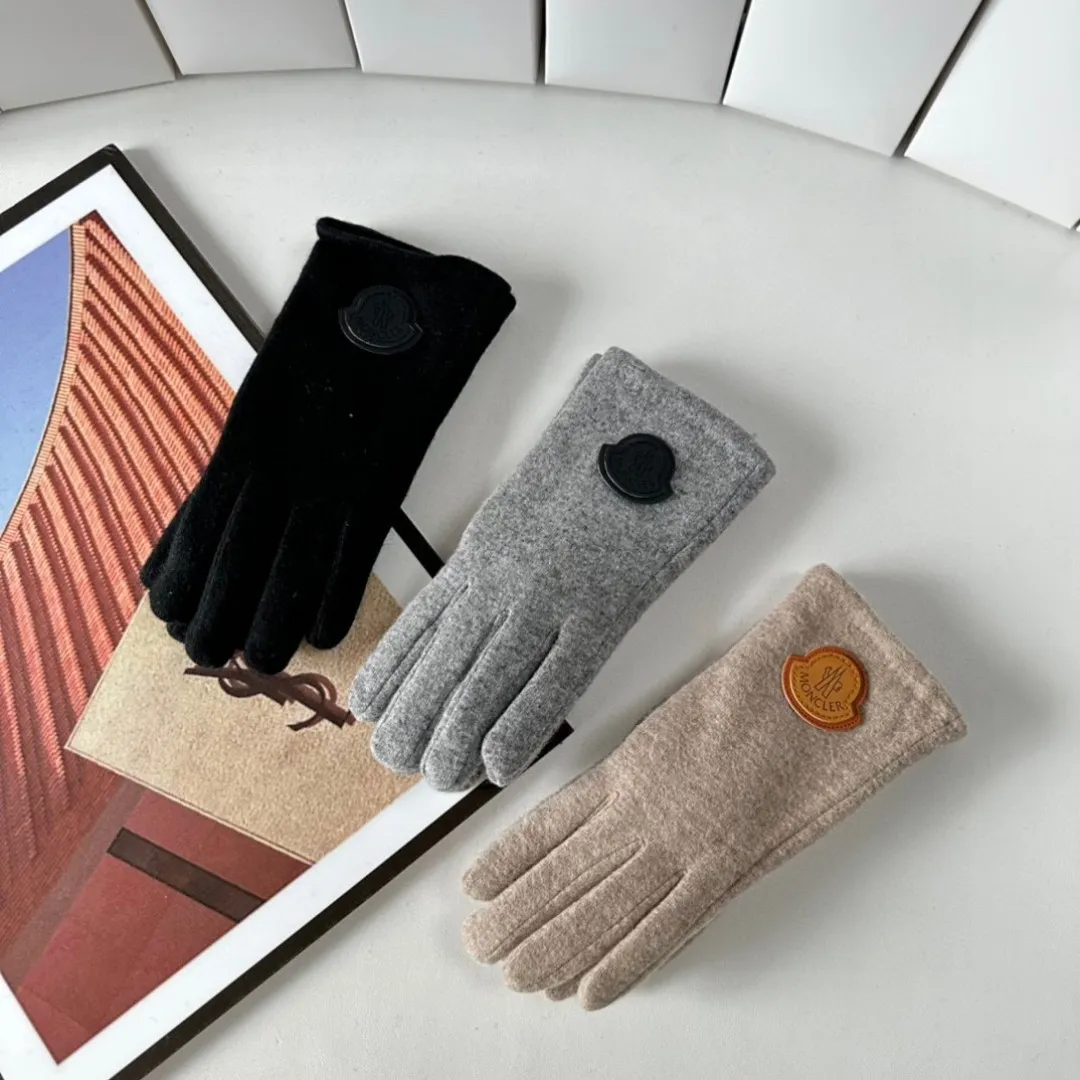 🉐️110 with packaging Moncler new gloves, fashionable gloves, a must-have for autumn and winter, classic and simple💕Super comfortable, soft and versatile!