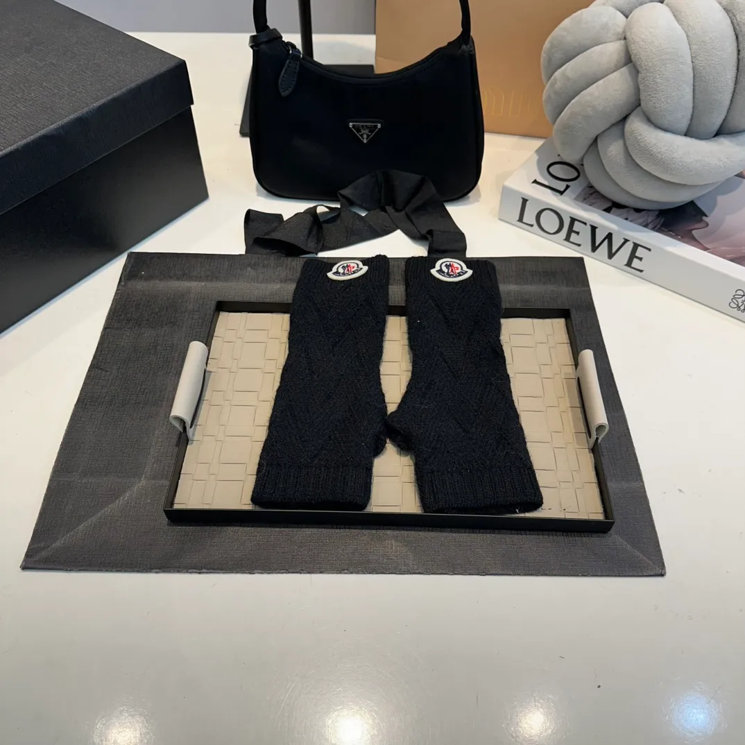 P70 Moncler Mouth Knitted Hat Gloves 24 Autumn and Winter New Style Warmth and Cold Protection