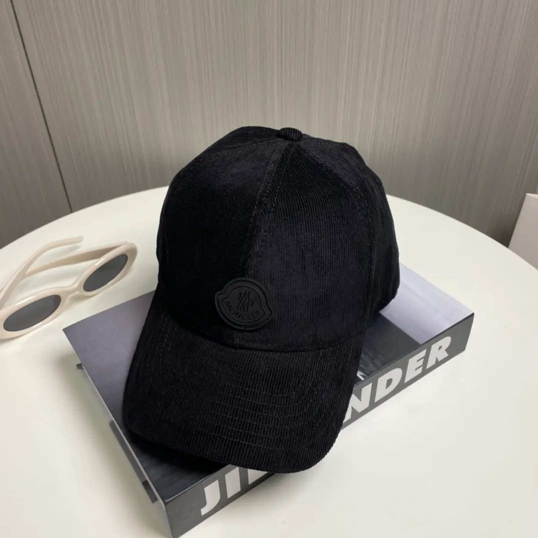 P70 Moncler Mouth Mouth New Autumn and Winter Corduroy Baseball Cap, full of texture. This year’s corduroy hat is really yyds ~