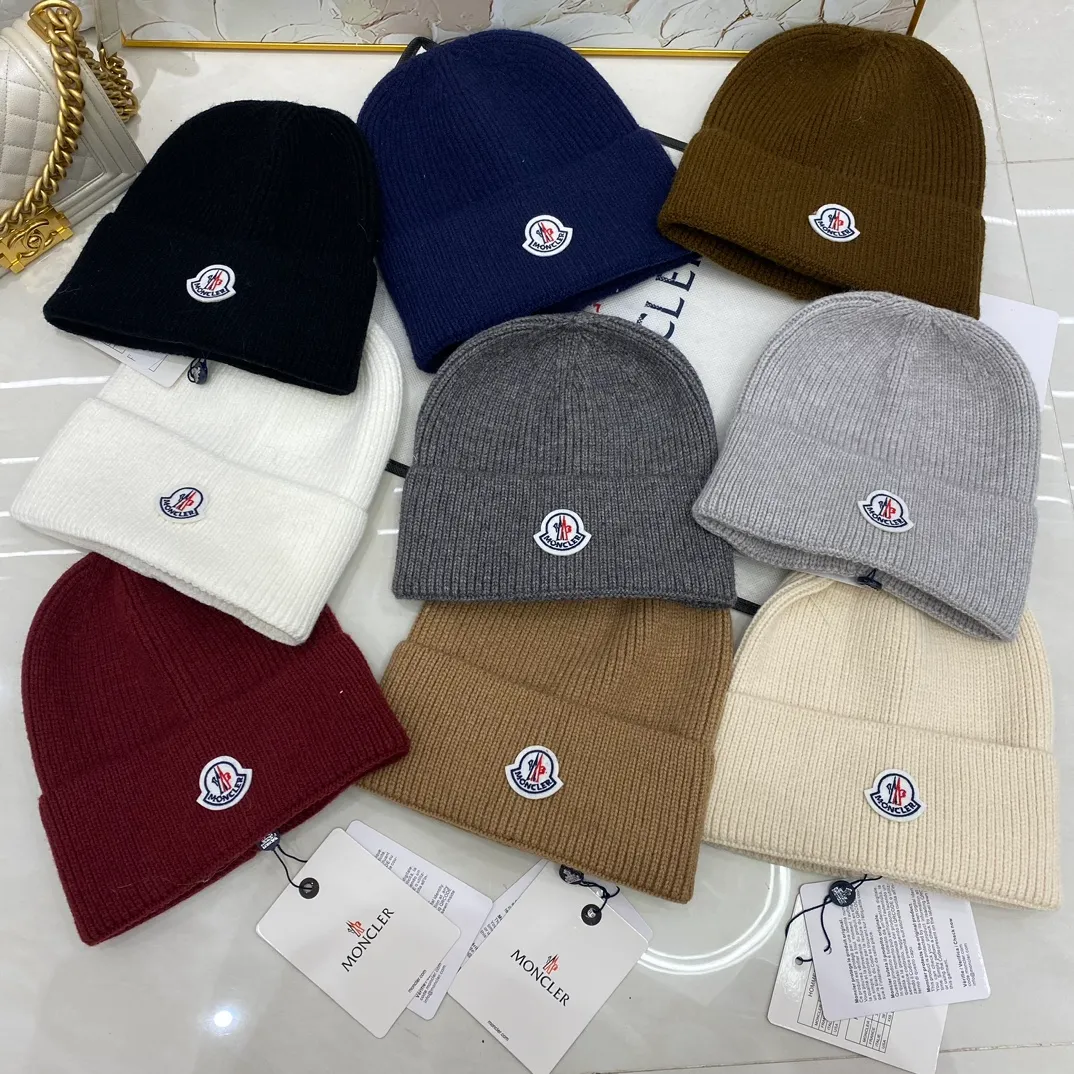 Moncler muzzle knitted hat