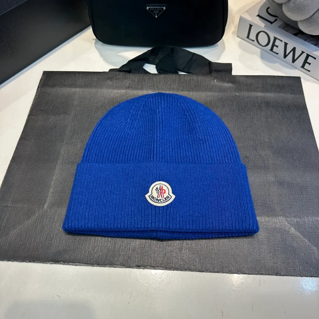 P130 Moncler autumn and winter counter style knitted beanie + scarf with classic pattern, warm and fashionable! Fashionable and popular 🌸First-class texture, pure wool