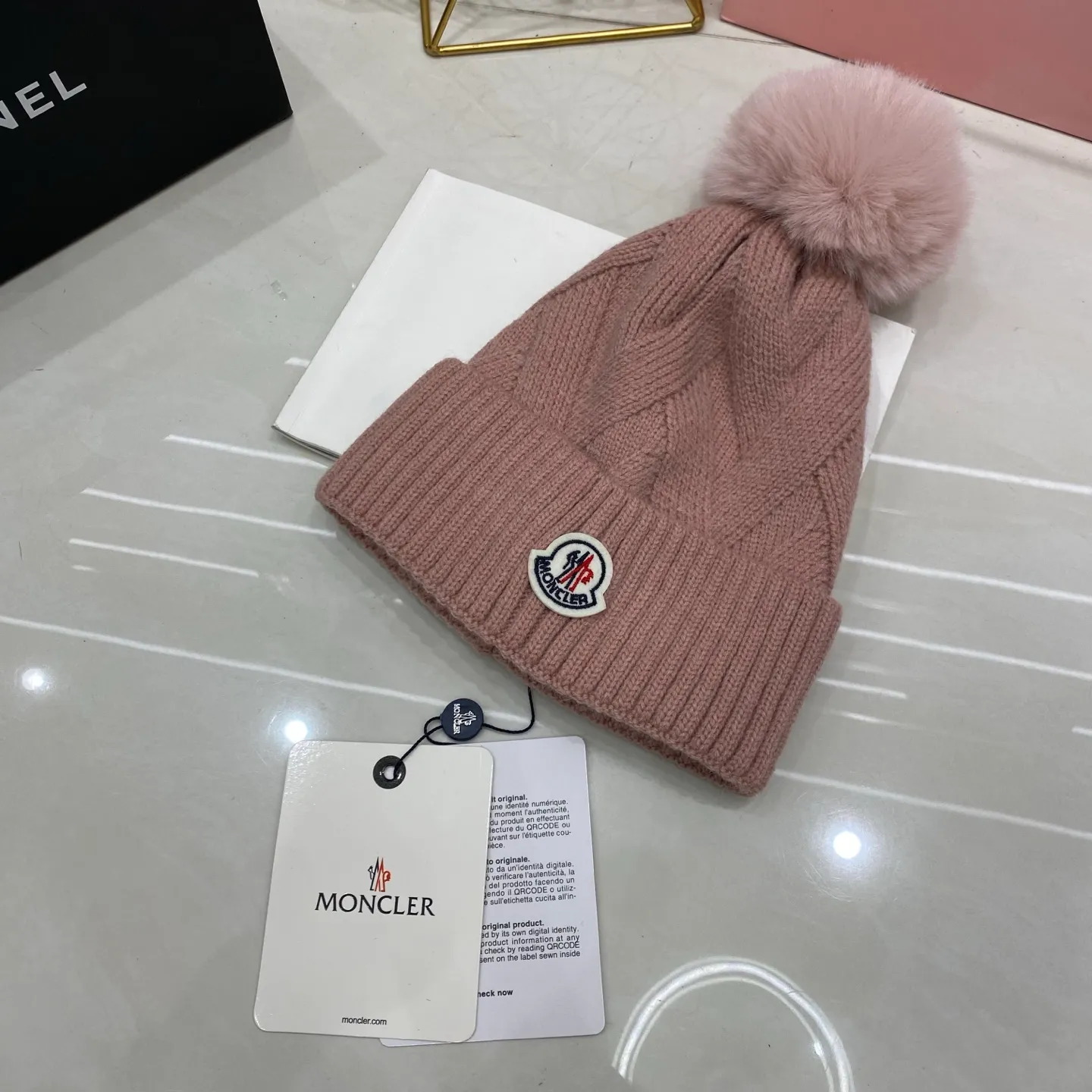 Moncler knitted hat with ball, running style🔥