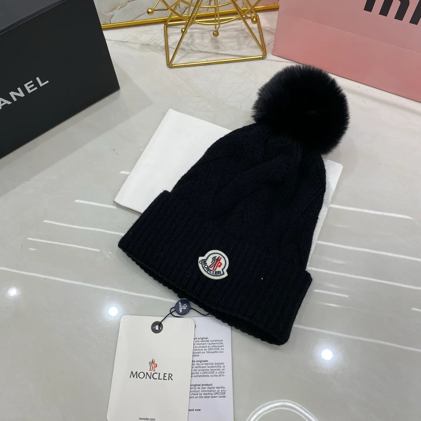 Moncler knitted hat with ball, running style🔥