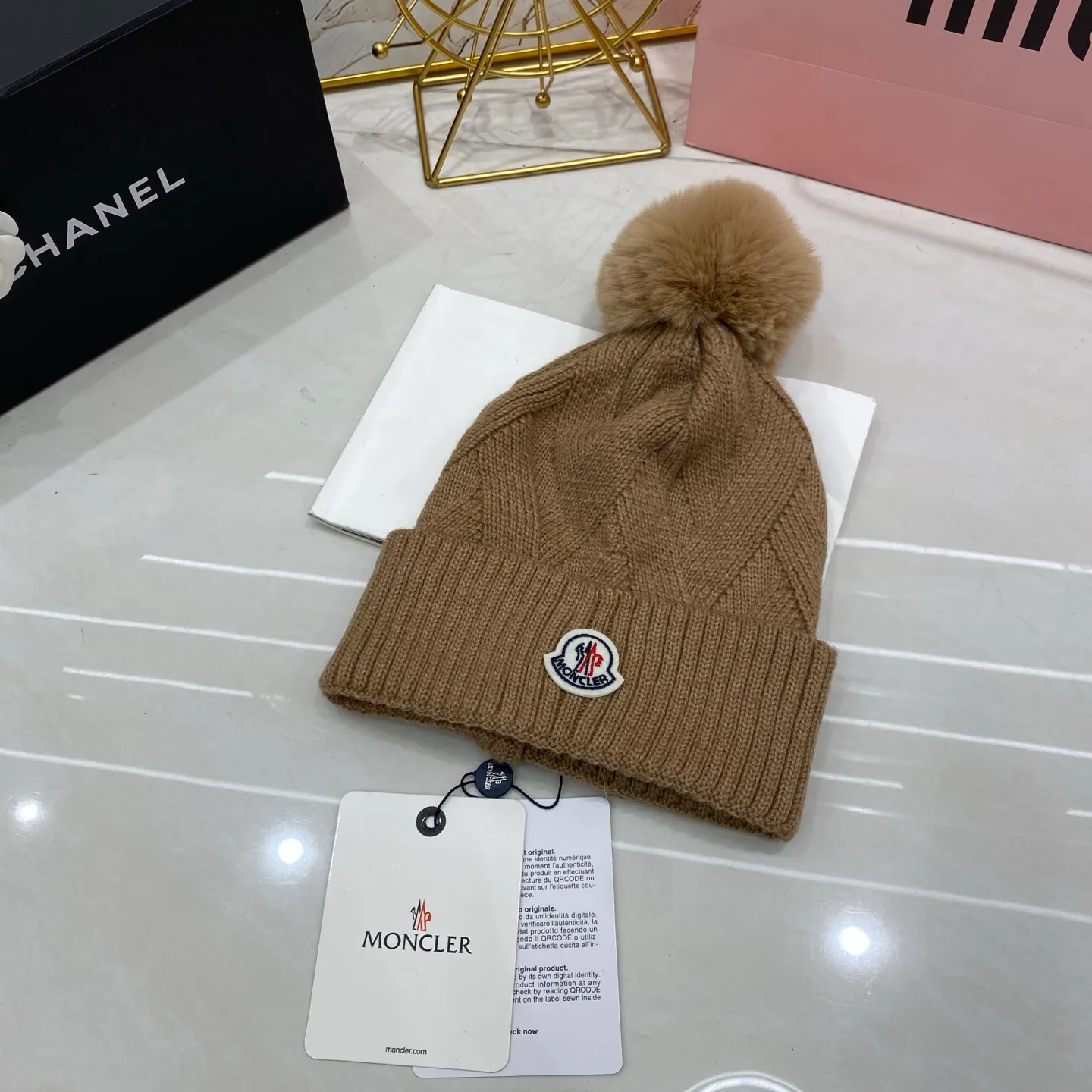 Moncler knitted hat with ball, running style🔥