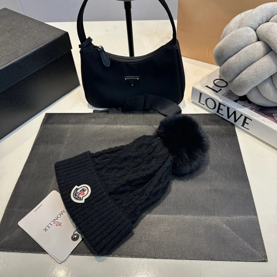P60 MONCLER 25 autumn new product wool ball ear protection knitted toe wool hat cold hat sweet