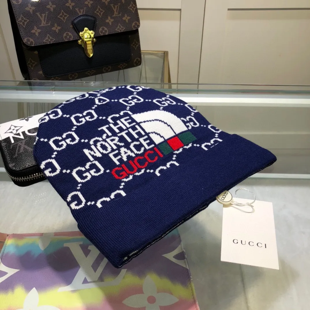 P44 Comes with dust bag, the latest wool knitted hat from GUCCI official website in the north, 💓 replica of the original from the official website. Very soft and skin-friendly, very elastic 💓 textured and very versatile style ~ very warm, a must-have item in autumn and winter, unisex, can be worn by any head size. Really recommended