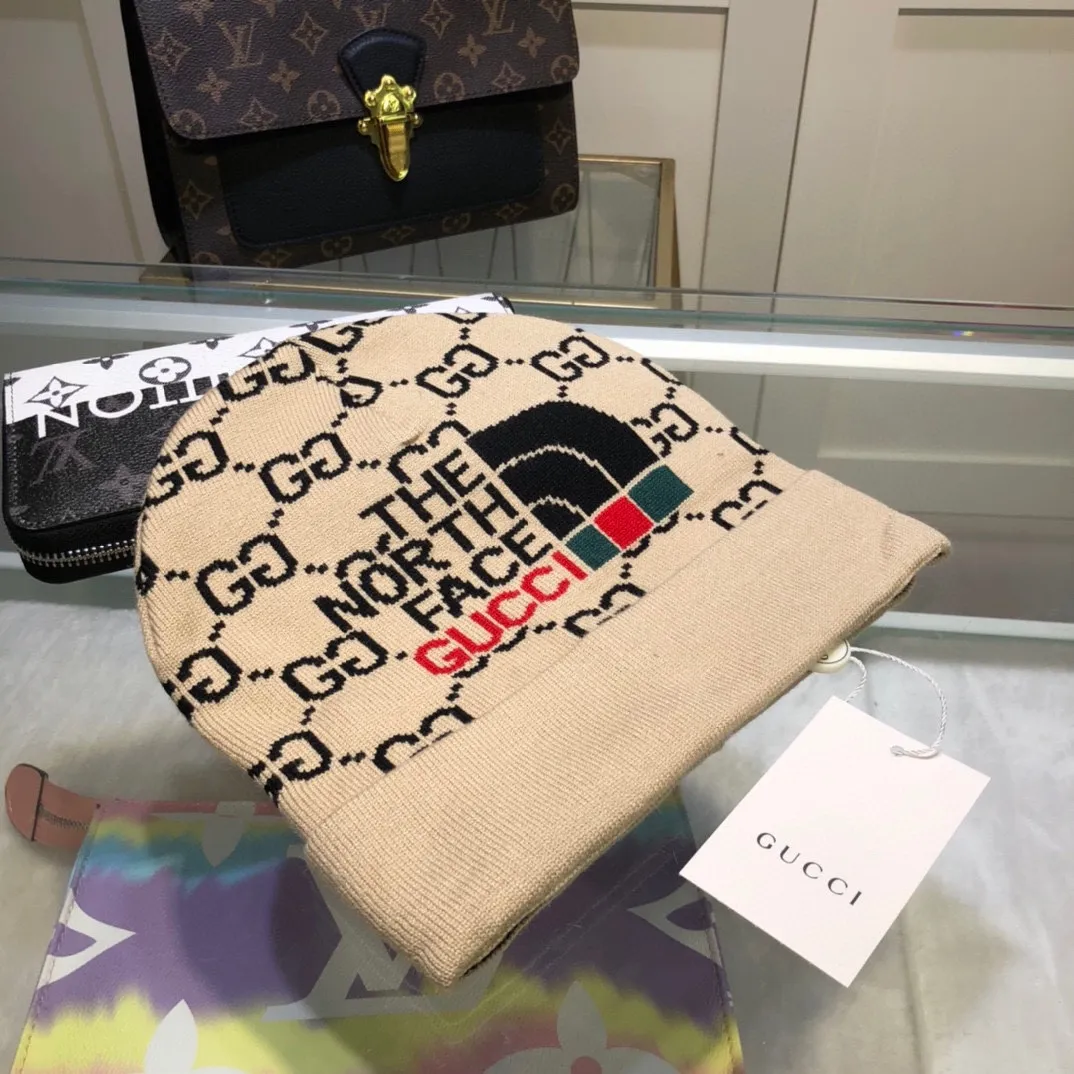P44 Comes with dust bag, the latest wool knitted hat from GUCCI official website in the north, 💓 replica of the original from the official website. Very soft and skin-friendly, very elastic 💓 textured and very versatile style ~ very warm, a must-have item in autumn and winter, unisex, can be worn by any head size. Really recommended