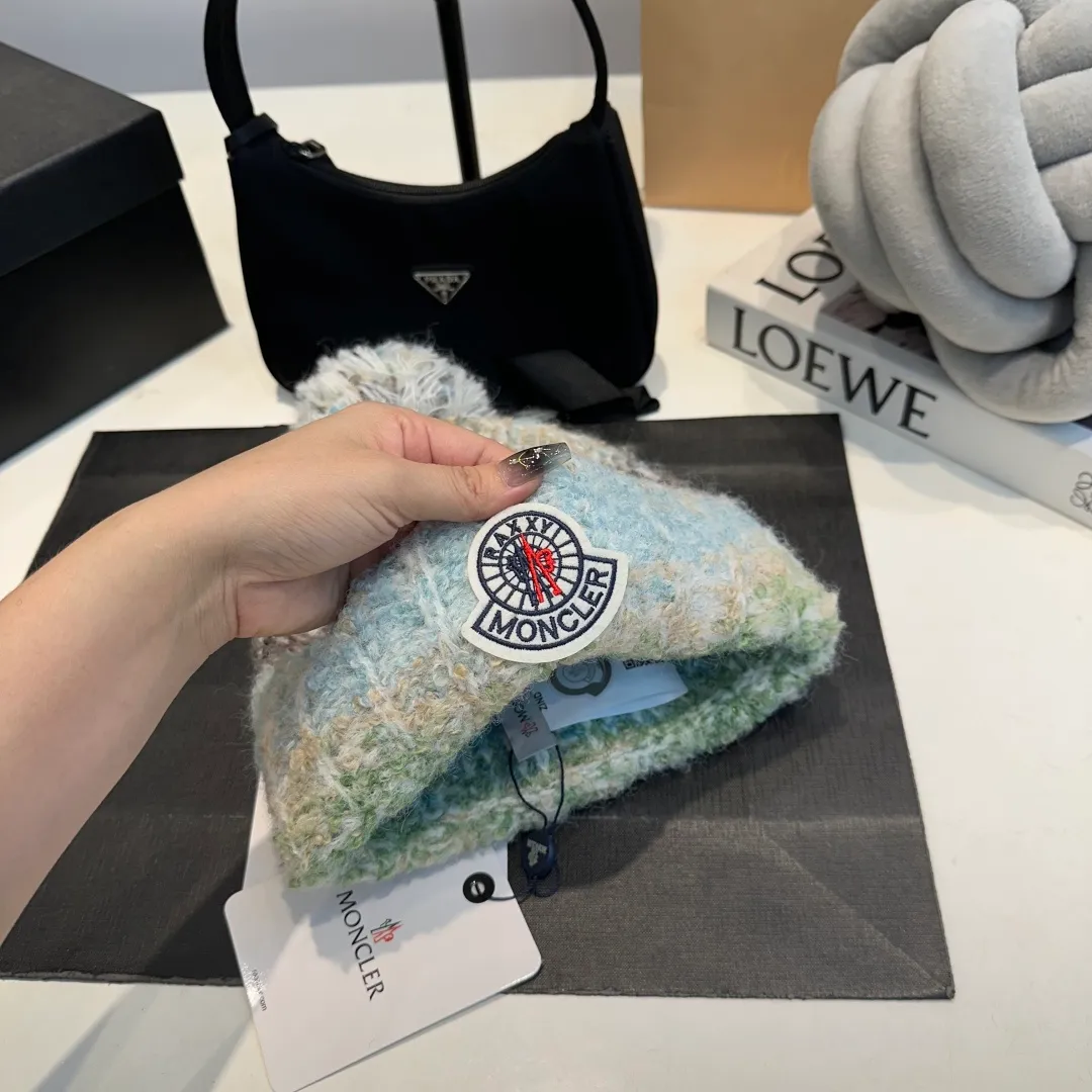 P70 MONCLER🎩 Ancora red knitted hat for women 2025 autumn and winter new Korean style fashionable thickened warm woolen hat