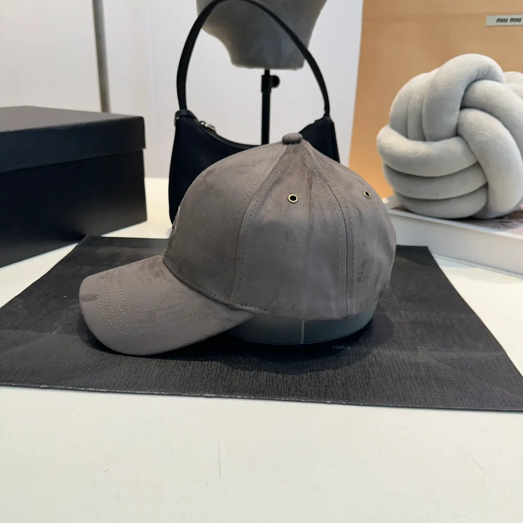 P60 * Moncler masked cotton baseball cap, a treasured item! Paired with exquisite embroidery, versatile colors👌 super flattering and small, same style for men and women, really cool~