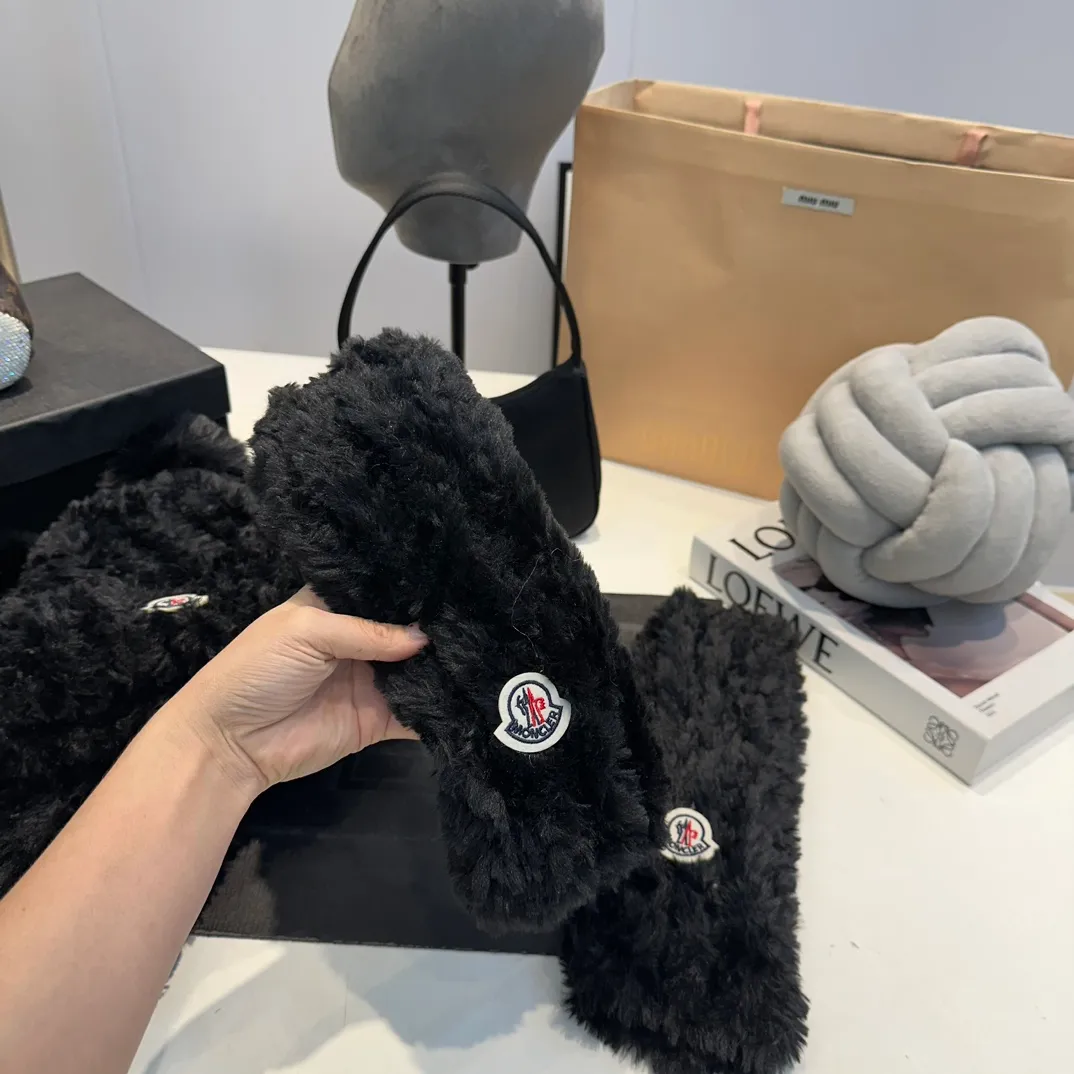 P160 Moncler muzzle hat, gloves, scarf, Angora rabbit fur knitted hat