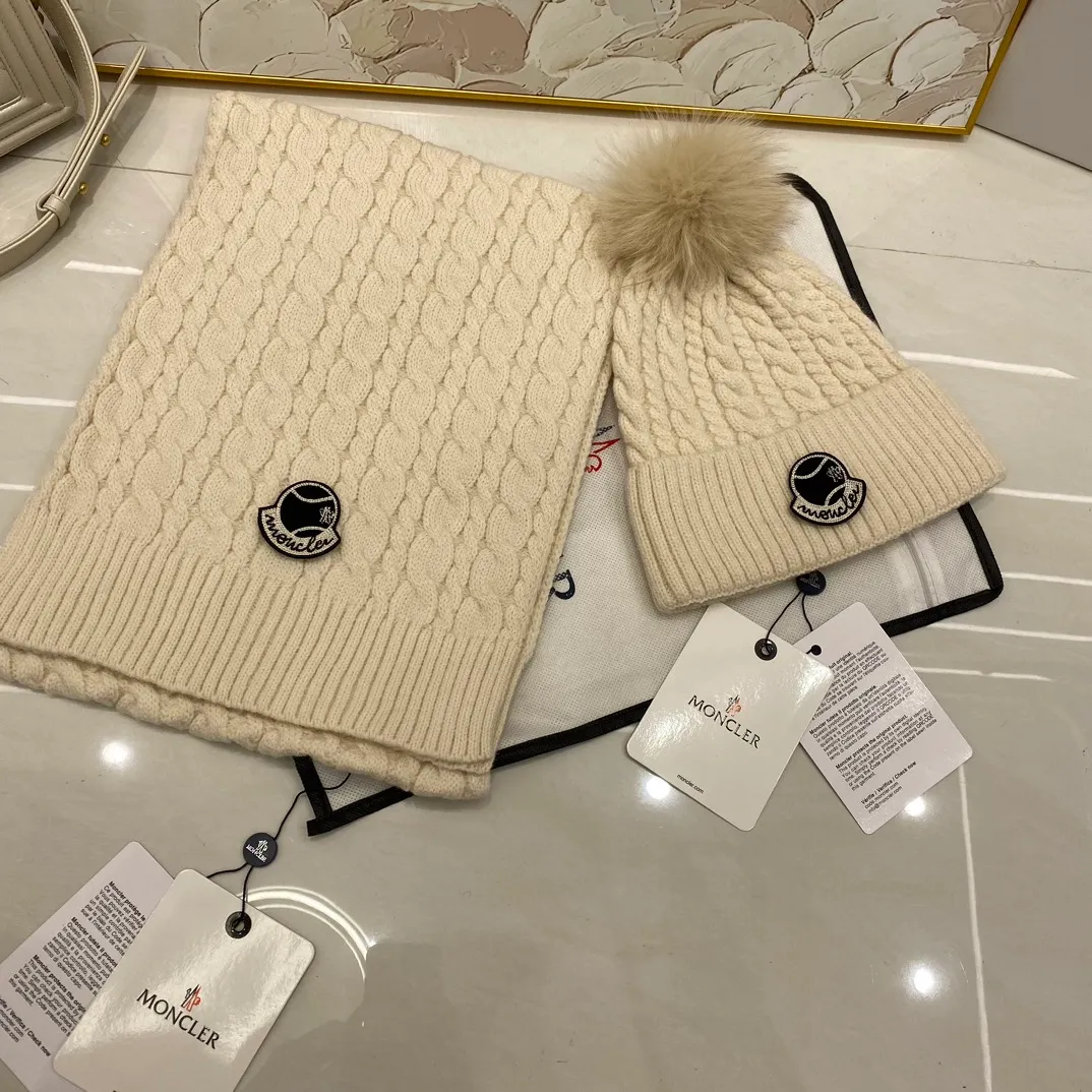 Moncler Mouth Covered Twist Cashmere Knitted Hat (Fox Fur Ball) + Scarf🧣