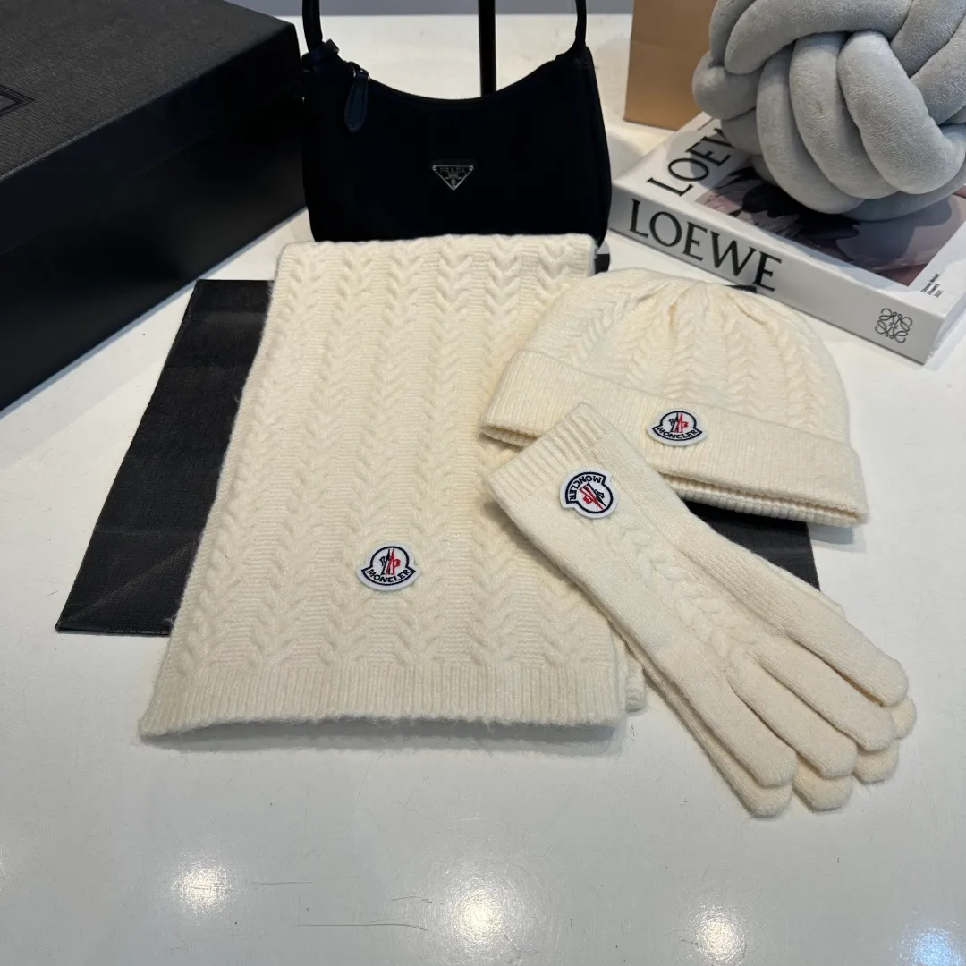 P160 Moncler muzzle suit autumn and winter style cuffed wool knitted beanie High quality customization! This must be my favorite of minimalism. It is clean, neat, fashionable and versatile, and will definitely not be picky about your face shape! A fashionable classic that lasts forever! Both men and women are welcome!