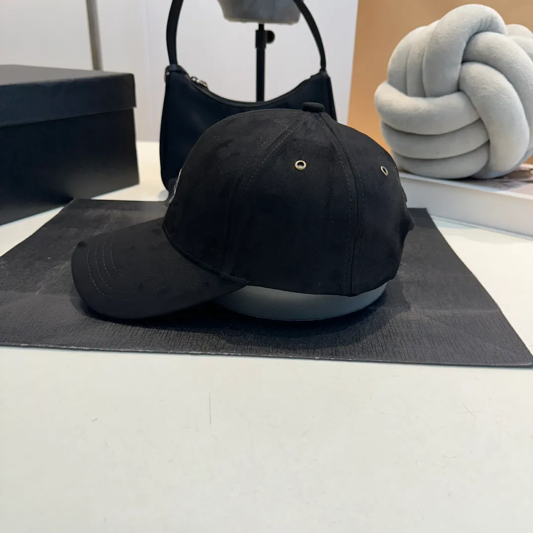 P60 * Moncler masked cotton baseball cap, a treasured item! Paired with exquisite embroidery, versatile colors👌 super flattering and small, same style for men and women, really cool~