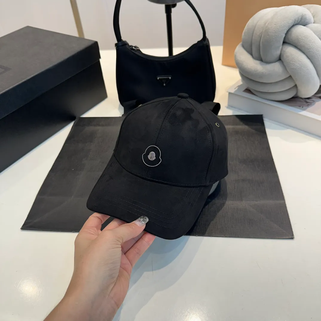 P60 * Moncler masked cotton baseball cap, a treasured item! Paired with exquisite embroidery, versatile colors👌 super flattering and small, same style for men and women, really cool~