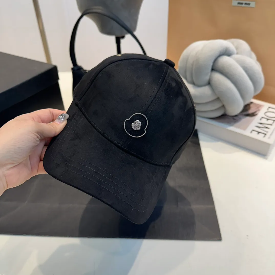 P60 * Moncler masked cotton baseball cap, a treasured item! Paired with exquisite embroidery, versatile colors👌 super flattering and small, same style for men and women, really cool~