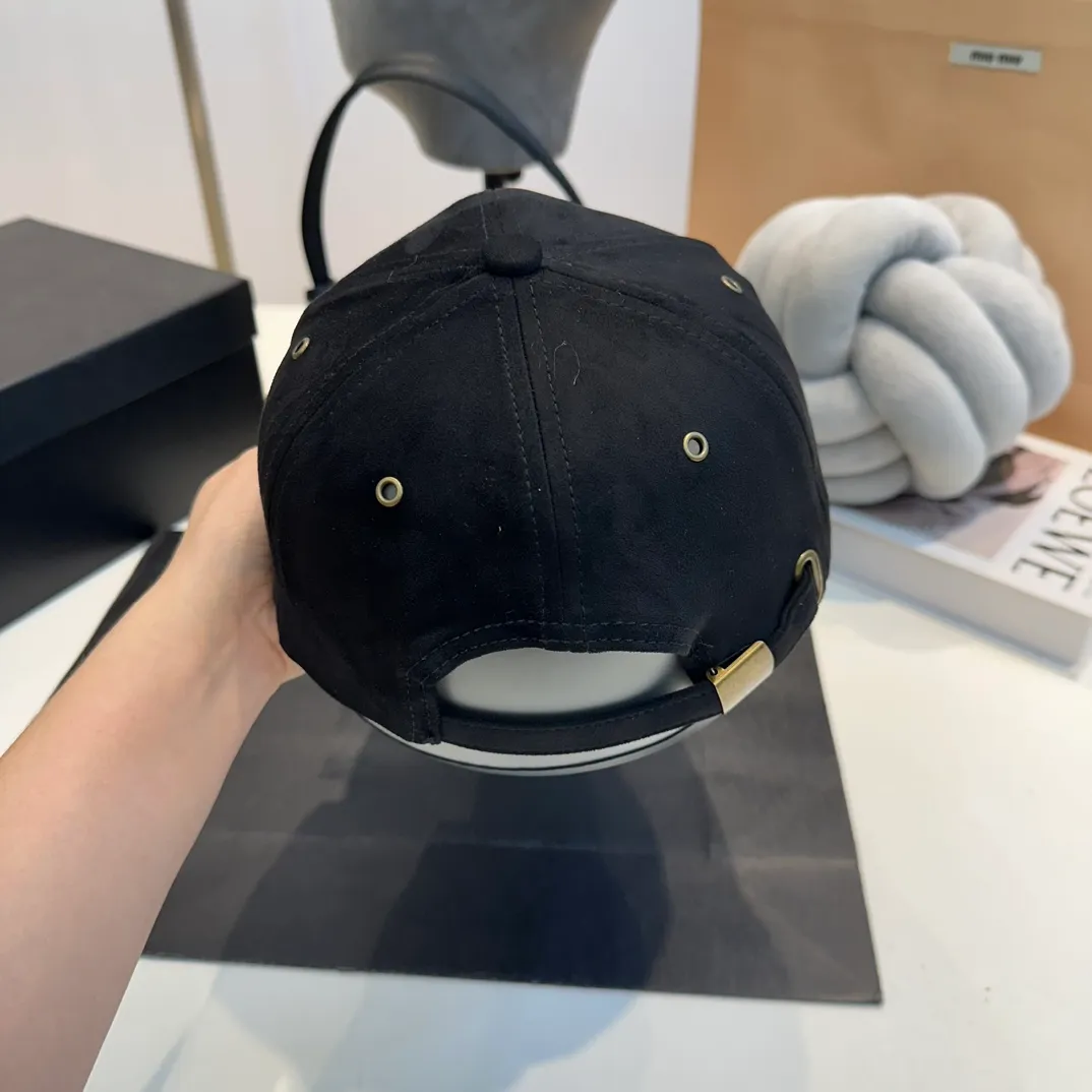 P60 * Moncler masked cotton baseball cap, a treasured item! Paired with exquisite embroidery, versatile colors👌 super flattering and small, same style for men and women, really cool~