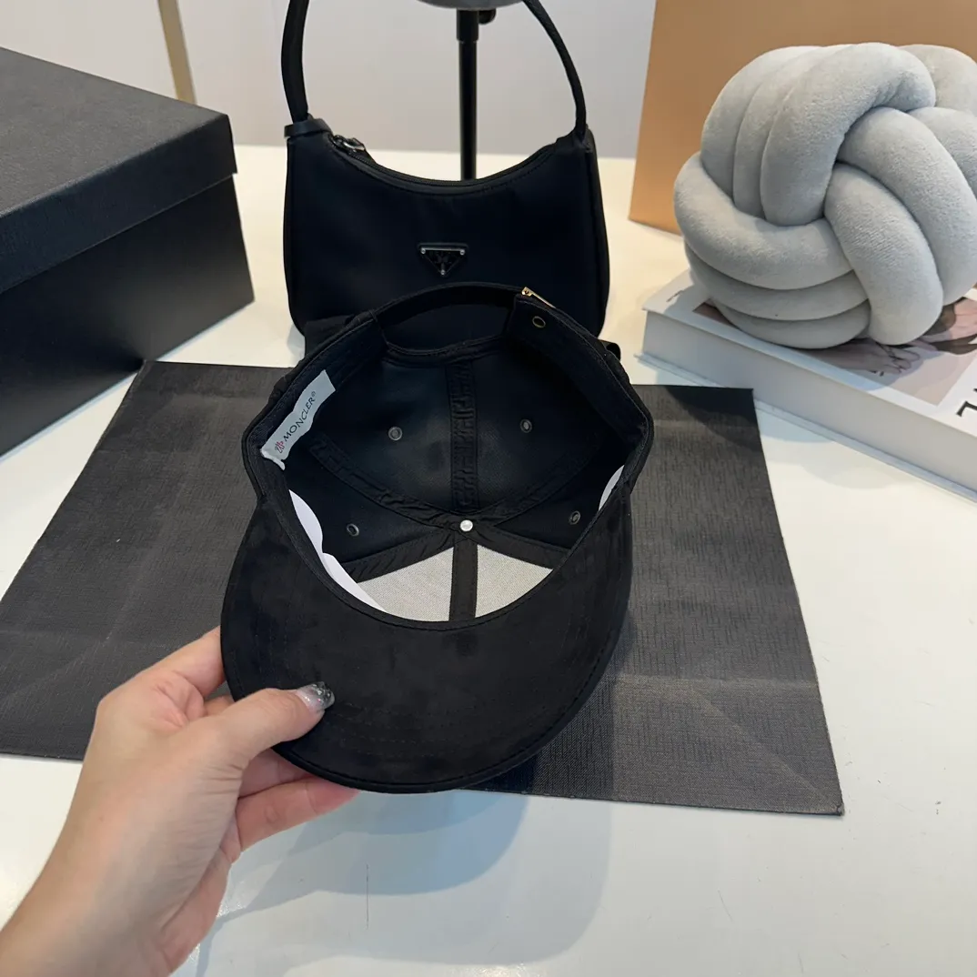 P60 * Moncler masked cotton baseball cap, a treasured item! Paired with exquisite embroidery, versatile colors👌 super flattering and small, same style for men and women, really cool~