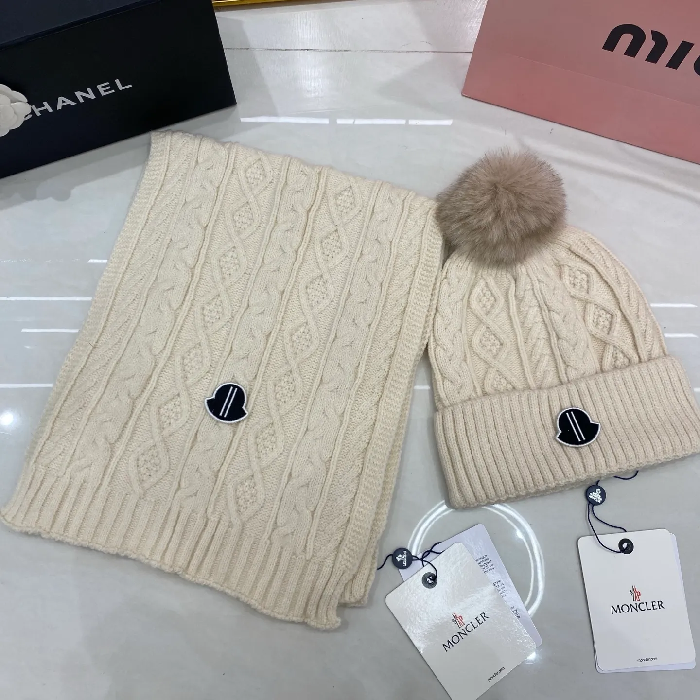 Moncler cashmere suit: scarf 🧣/cashmere knitted hat + fox fur ball