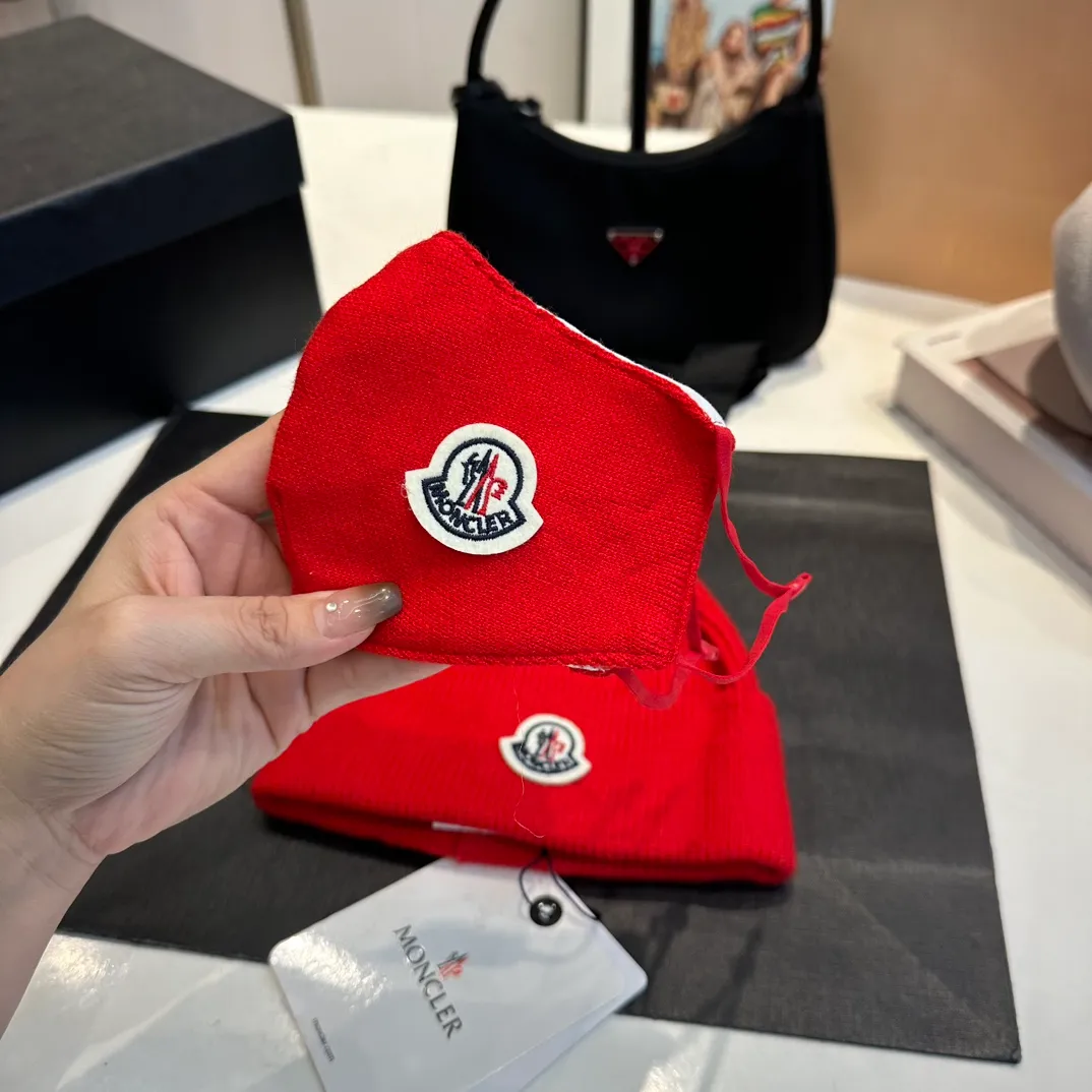 P80 Moncler muzzle hat + mask imitating cold set Autumn and winter women's wool woven warm knitted hat Cashmere soft and waxy texture, authentic quality enjoyment! Original label! High quality in stock!