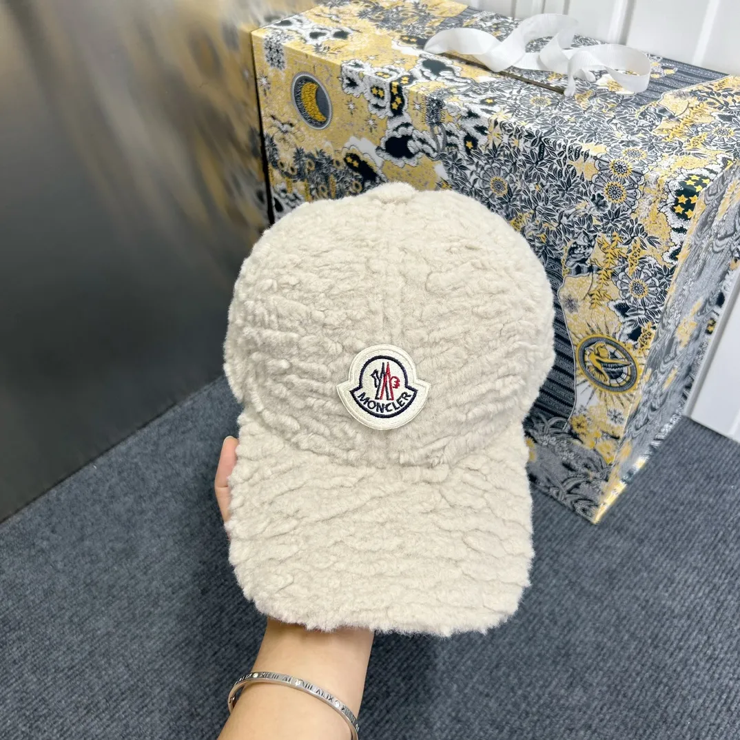 Moncler haute couture baseball cap has arrived🔥