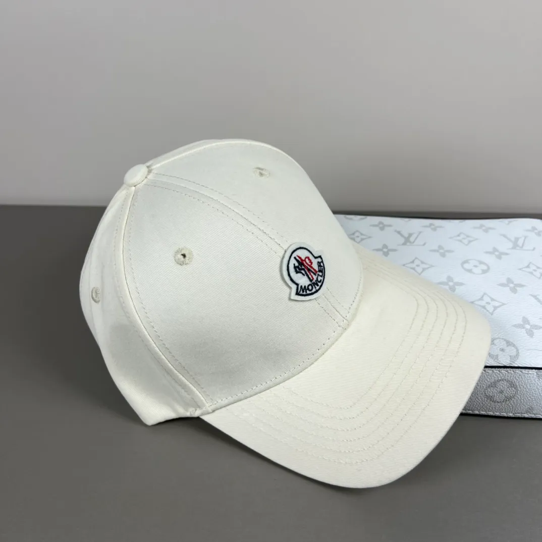 P56 comes with dust bag MONCLER mouth covering 🎩Good quality, high-end atmosphere, super popular 💖The texture is great, it is very easy to match when out on the street! Fashion trends! A must-have item for going out, the same style for men and women, get it now!