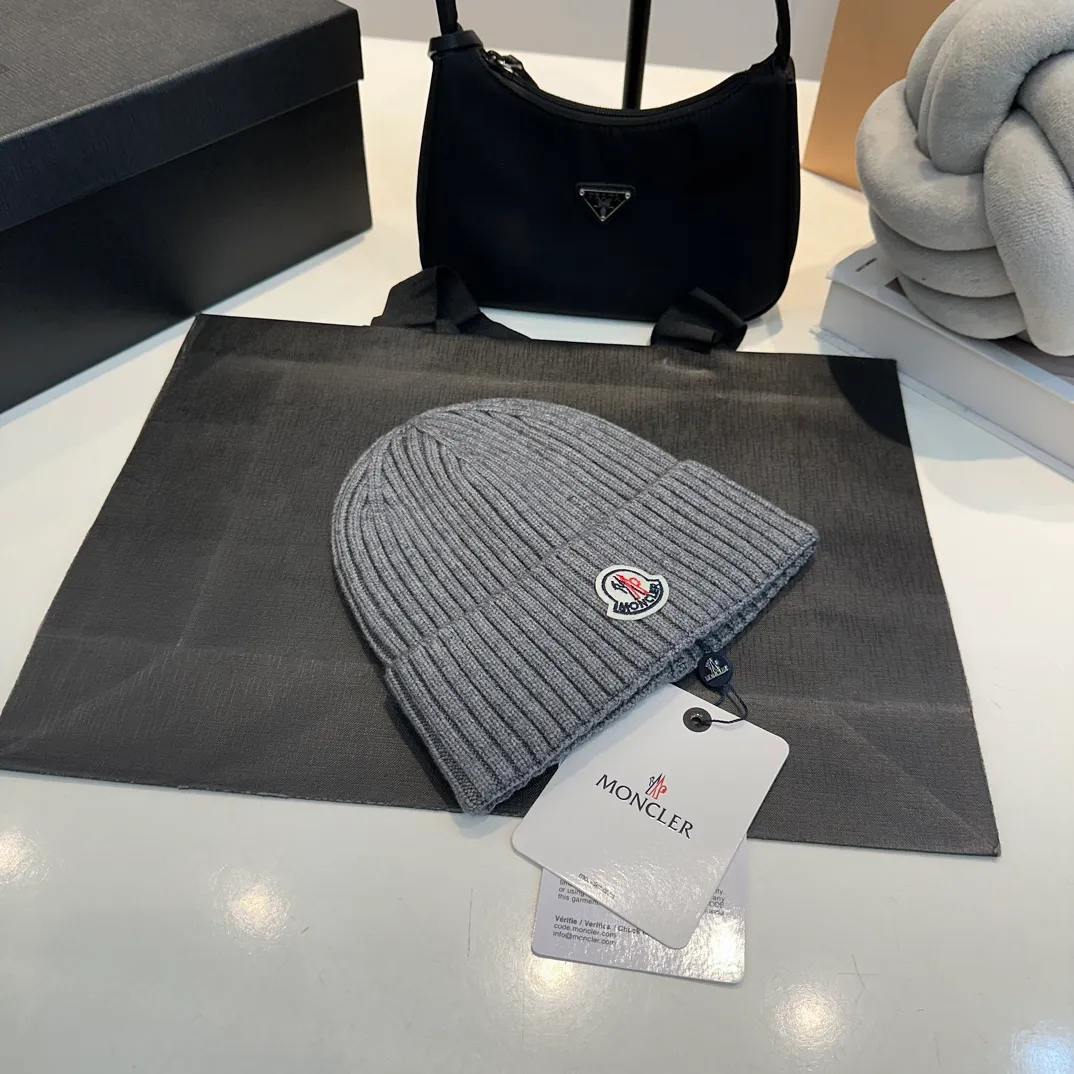 P50 MONCLER Mouth Fashion Pearl Stripe Knitted Hat Women's Thickened Winter Warm Wool Hat Women's Versatile Pullover Hat