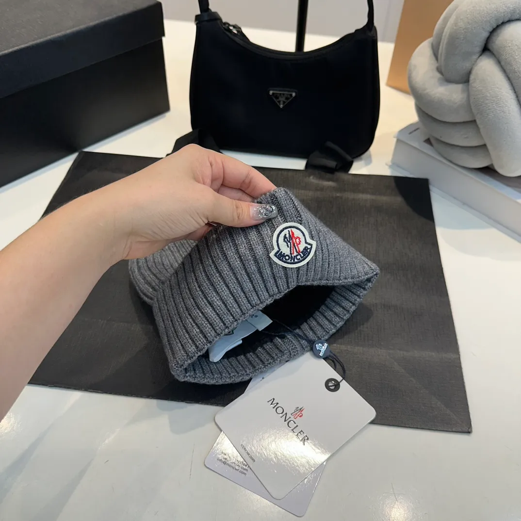 P50 MONCLER Mouth Fashion Pearl Stripe Knitted Hat Women's Thickened Winter Warm Wool Hat Women's Versatile Pullover Hat