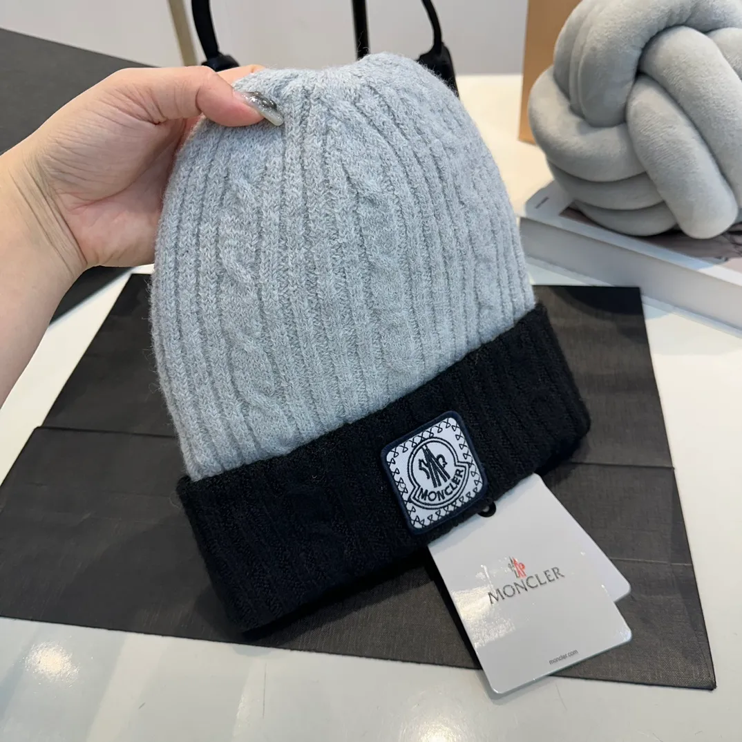 P54 Moncler 🔑2024 autumn and winter new fur ball cuffed knitted hat for men and women, two-color striped edge fashionable wool hat, thickened and warm with twist stripes
