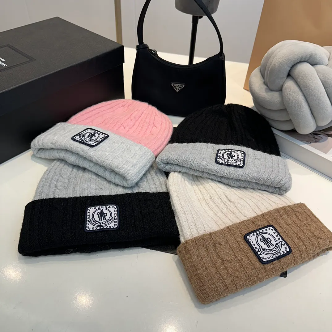 P54 Moncler 🔑2024 autumn and winter new fur ball cuffed knitted hat for men and women, two-color striped edge fashionable wool hat, thickened and warm with twist stripes