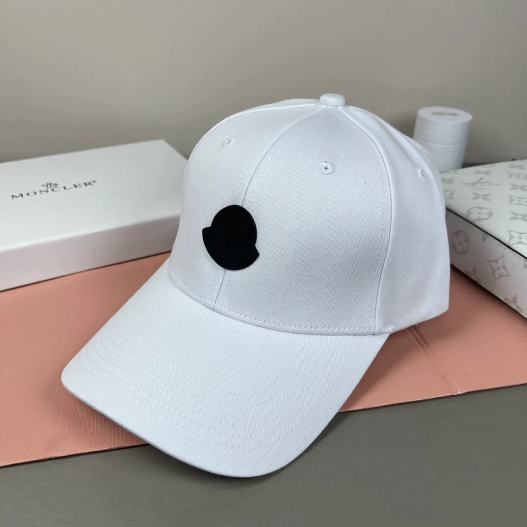 P52 comes with dust bag and MONCLER mouth covering🎩Good quality, high-end and stylish, super popular💖The texture is great, it’s great to match when out on the street! Fashion trends! A must-have item for going out, the same style for men and women, get it now!