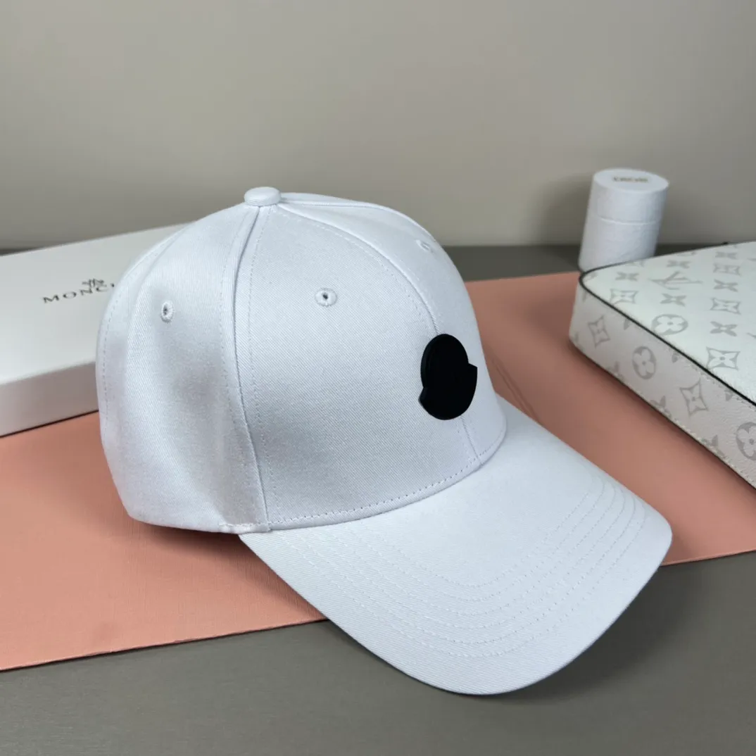 P52 comes with dust bag and MONCLER mouth covering🎩Good quality, high-end and stylish, super popular💖The texture is great, it’s great to match when out on the street! Fashion trends! A must-have item for going out, the same style for men and women, get it now!